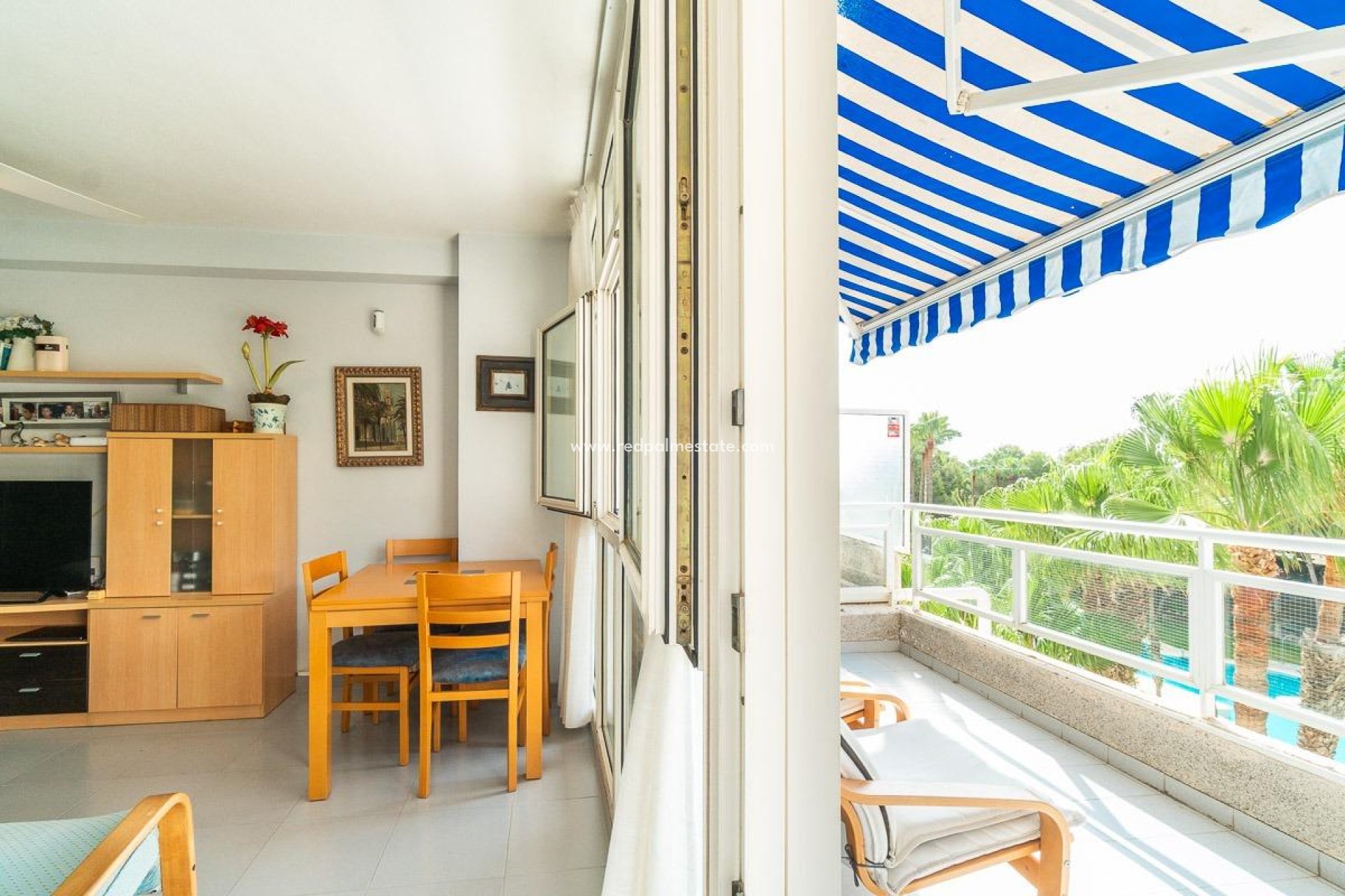 Resale - Apartment -
Orihuela Costa - Campoamor