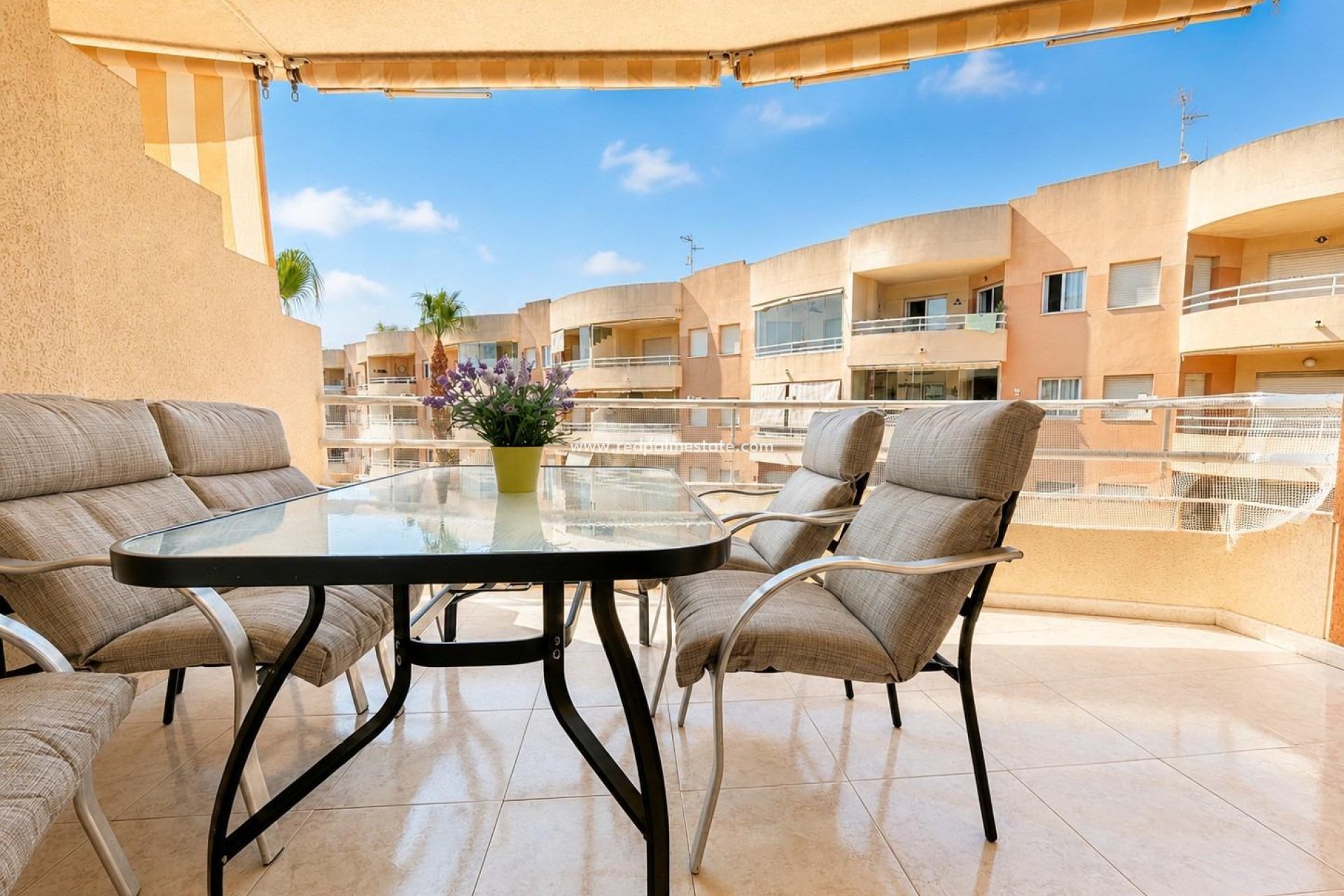 Resale - Apartment -
Orihuela Costa - Campoamor