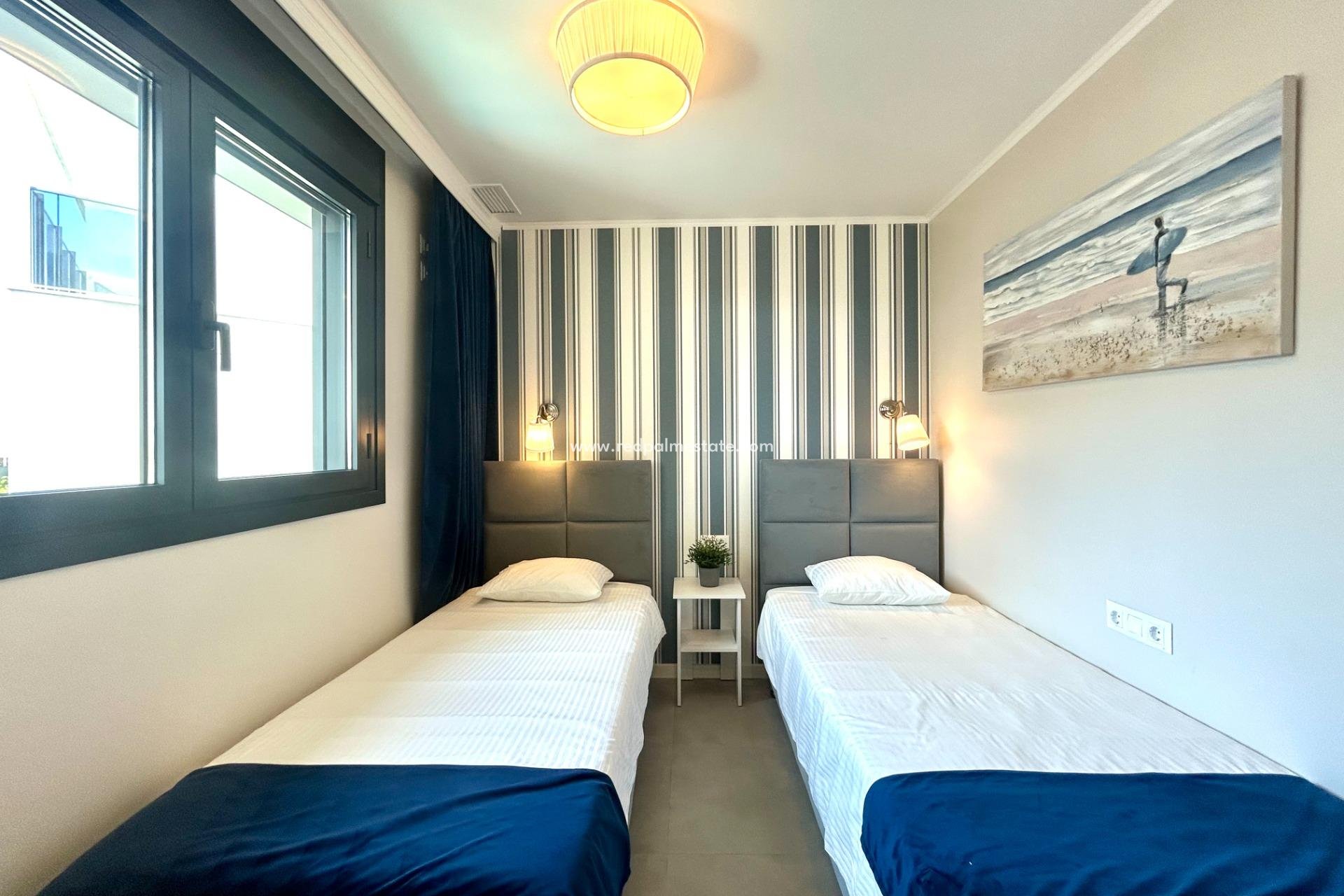 Resale - Apartment -
Orihuela Costa - Campoamor