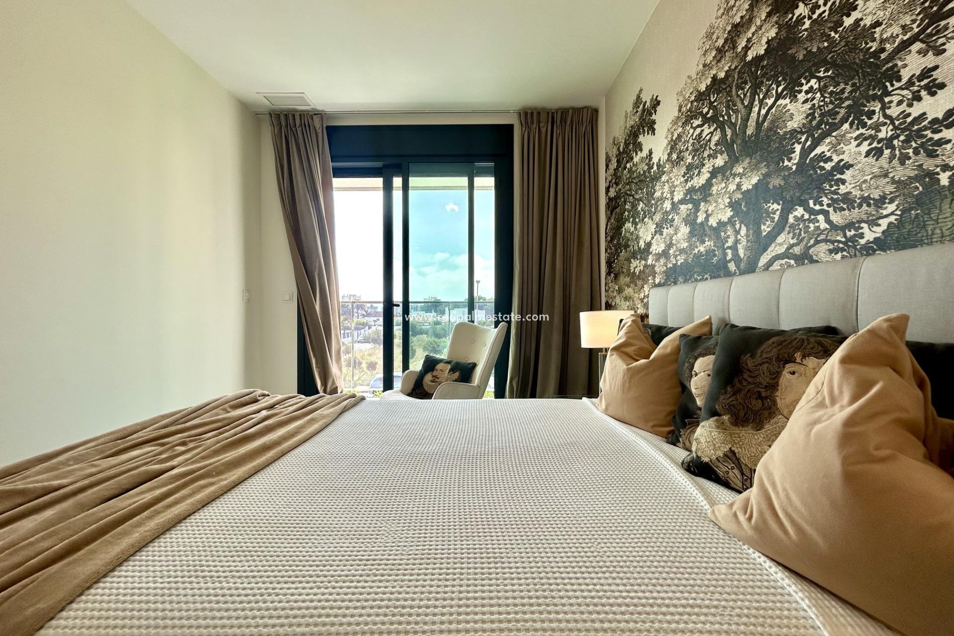 Resale - Apartment -
Orihuela Costa - Campoamor
