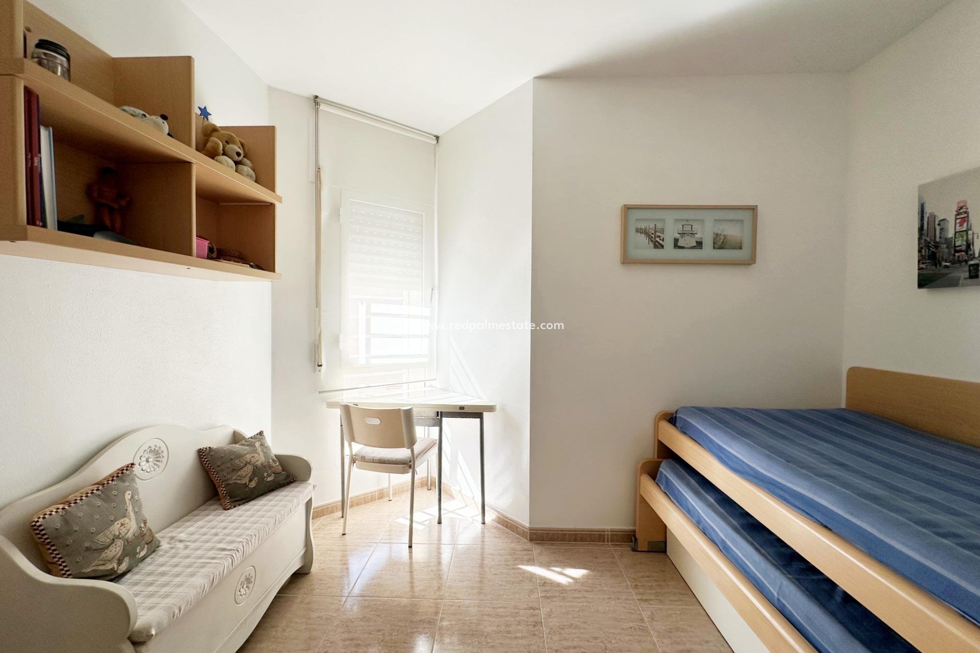 Resale - Apartment -
Orihuela Costa - Campoamor