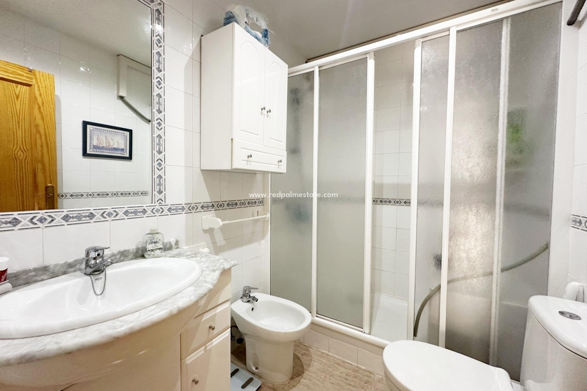 Resale - Apartment -
Orihuela Costa - Campoamor