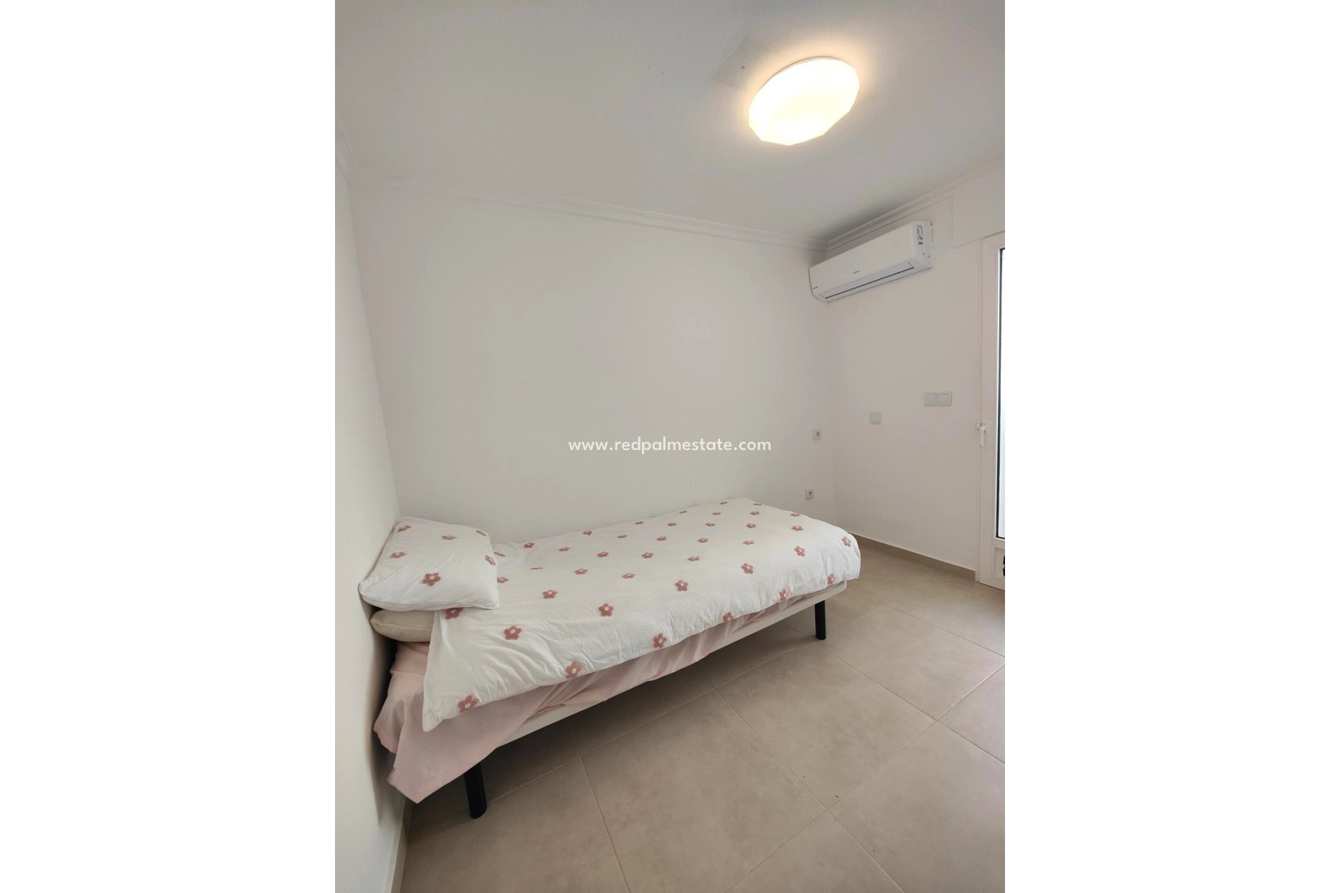 Resale - Apartment -
Orihuela Costa - Campoamor