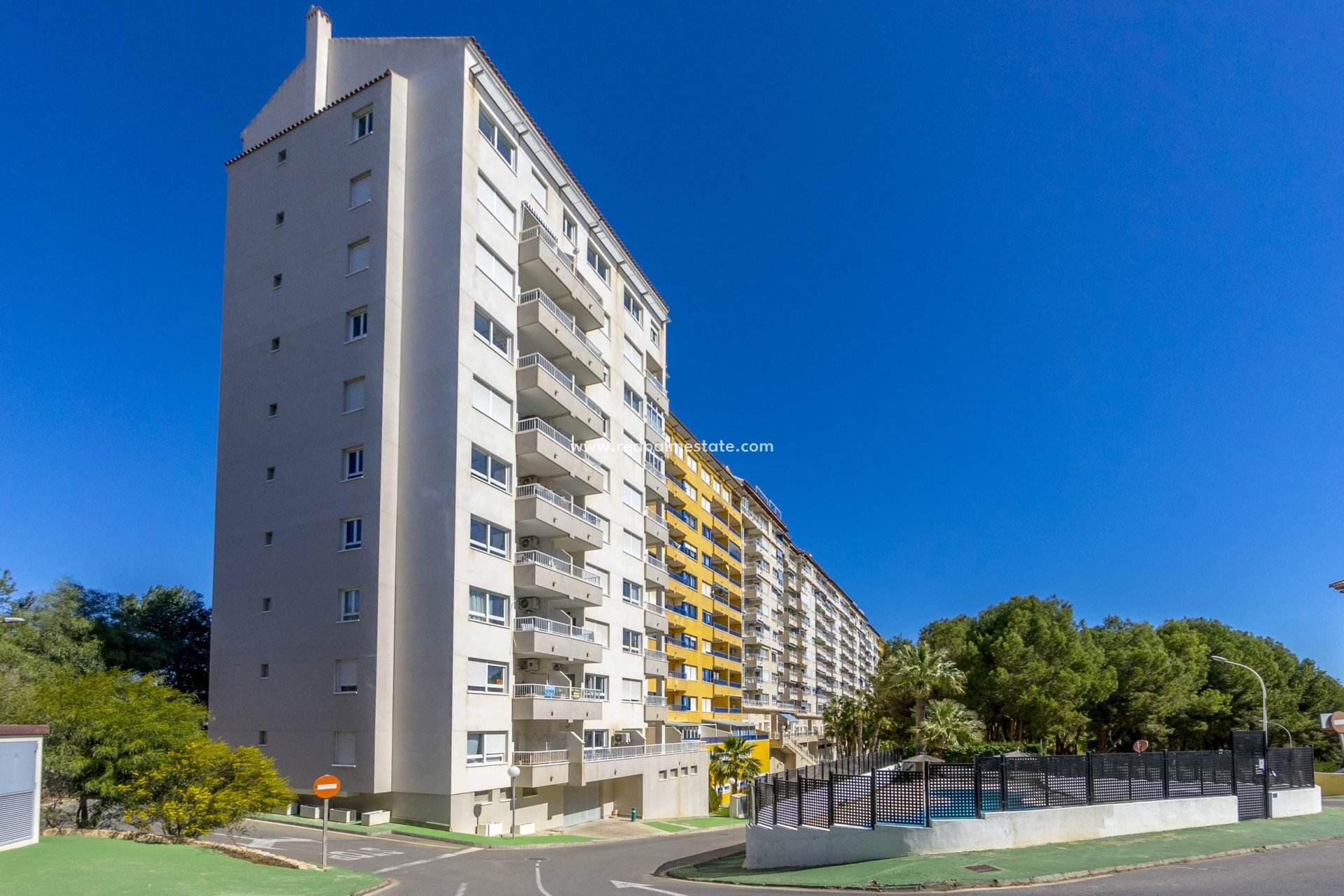 Resale - Apartment -
Orihuela Costa - Campoamor