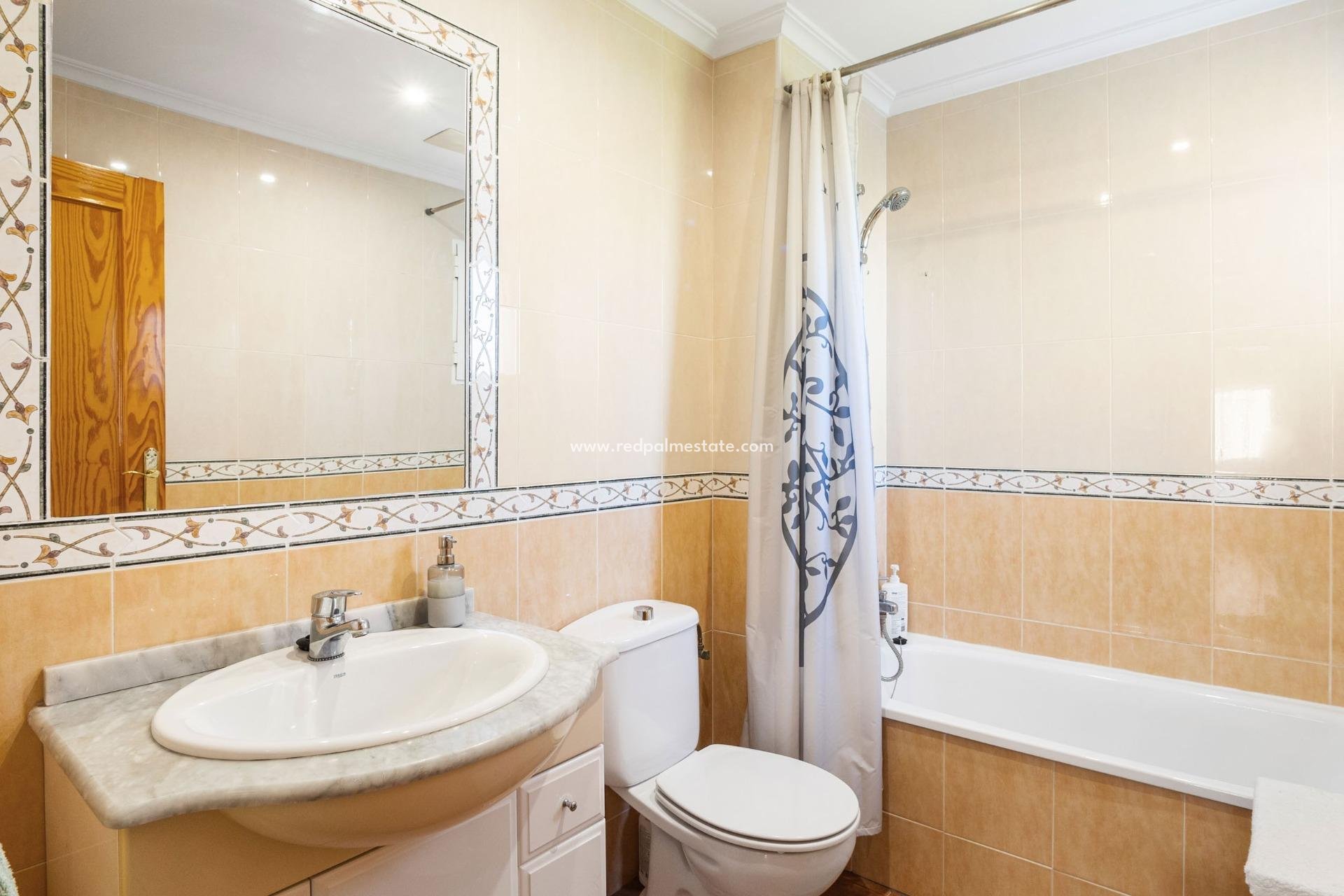 Resale - Apartment -
Orihuela Costa - Campoamor