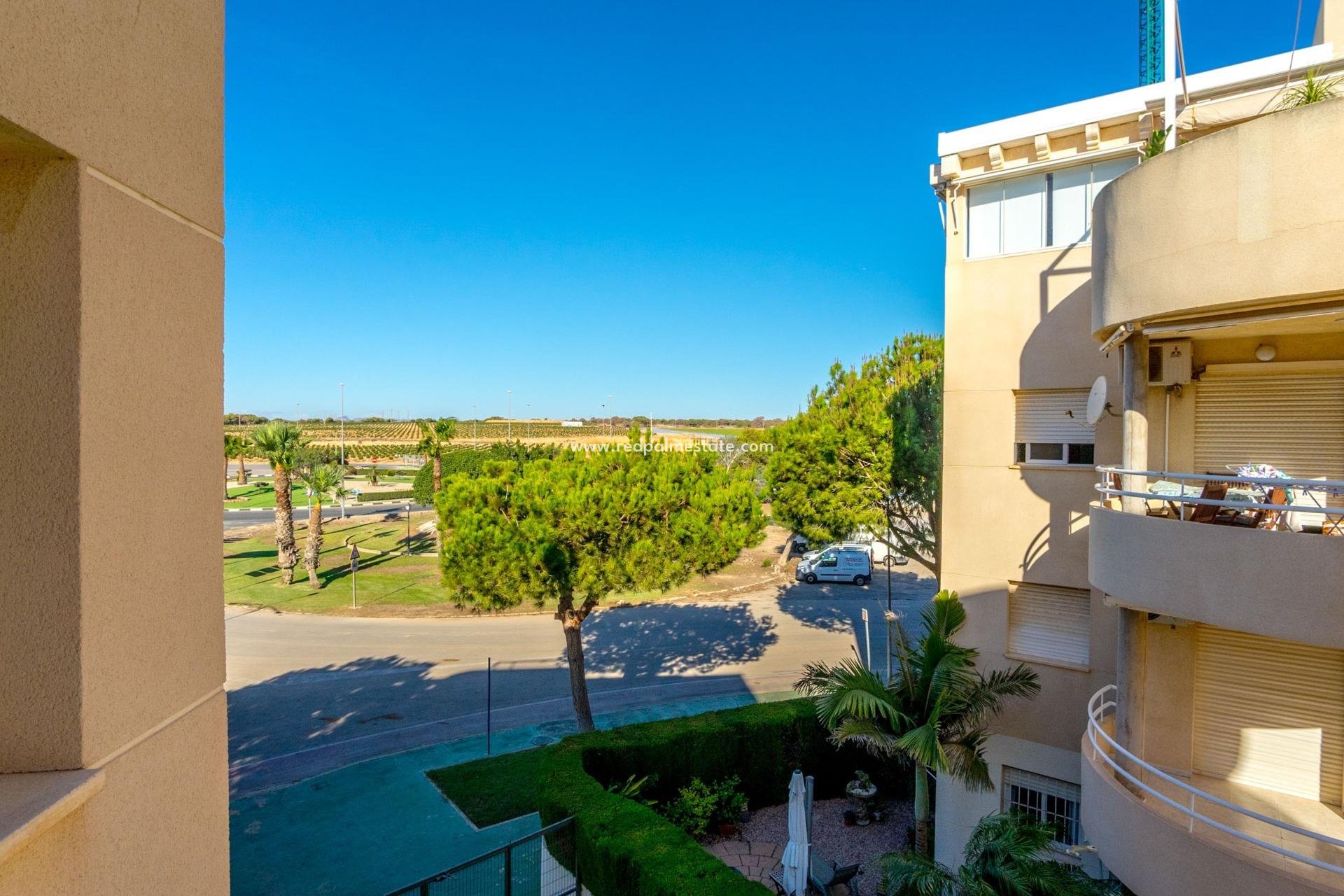Resale - Apartment -
Orihuela Costa - Campoamor