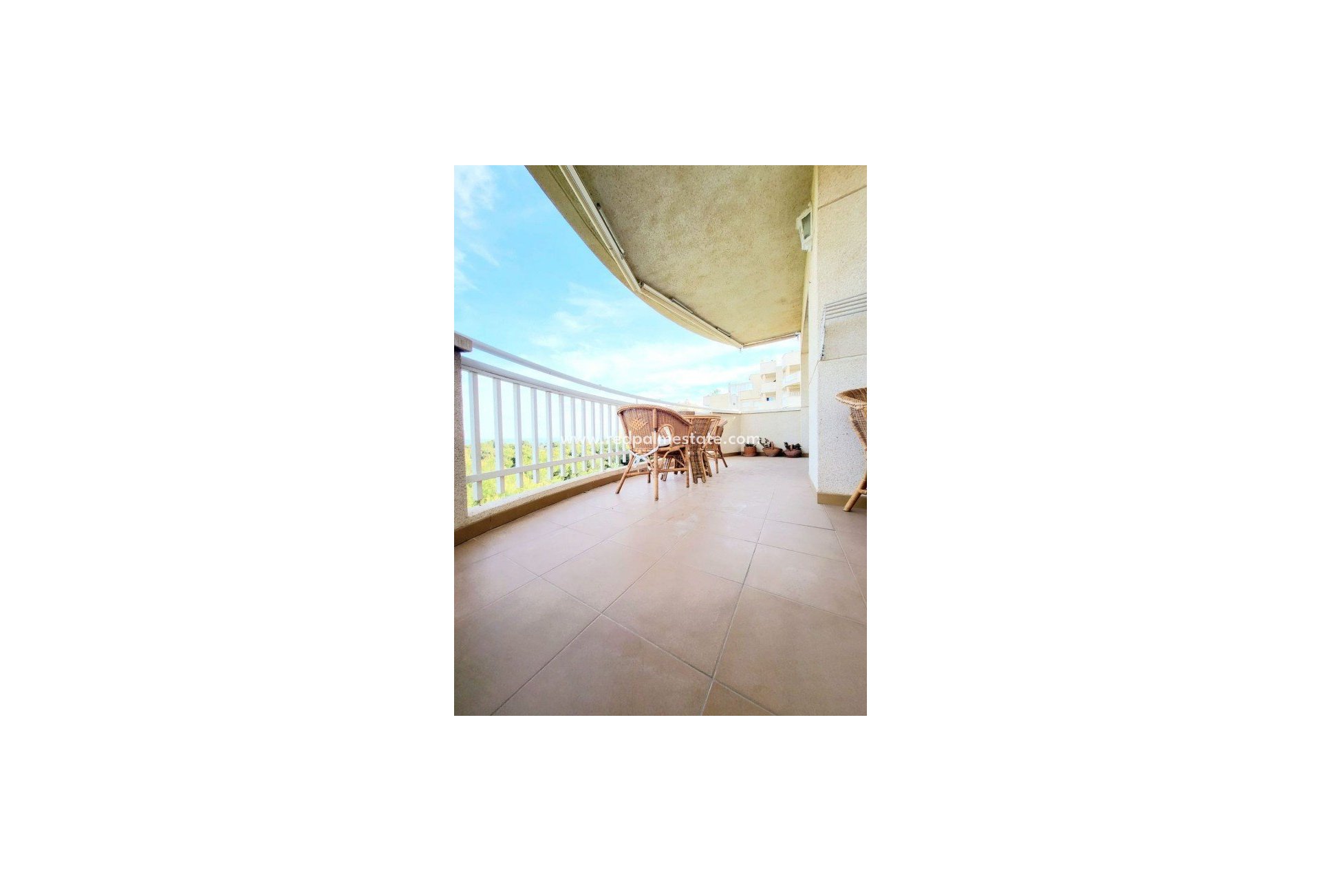 Resale - Apartment -
Orihuela Costa - Dehesa de campoamor