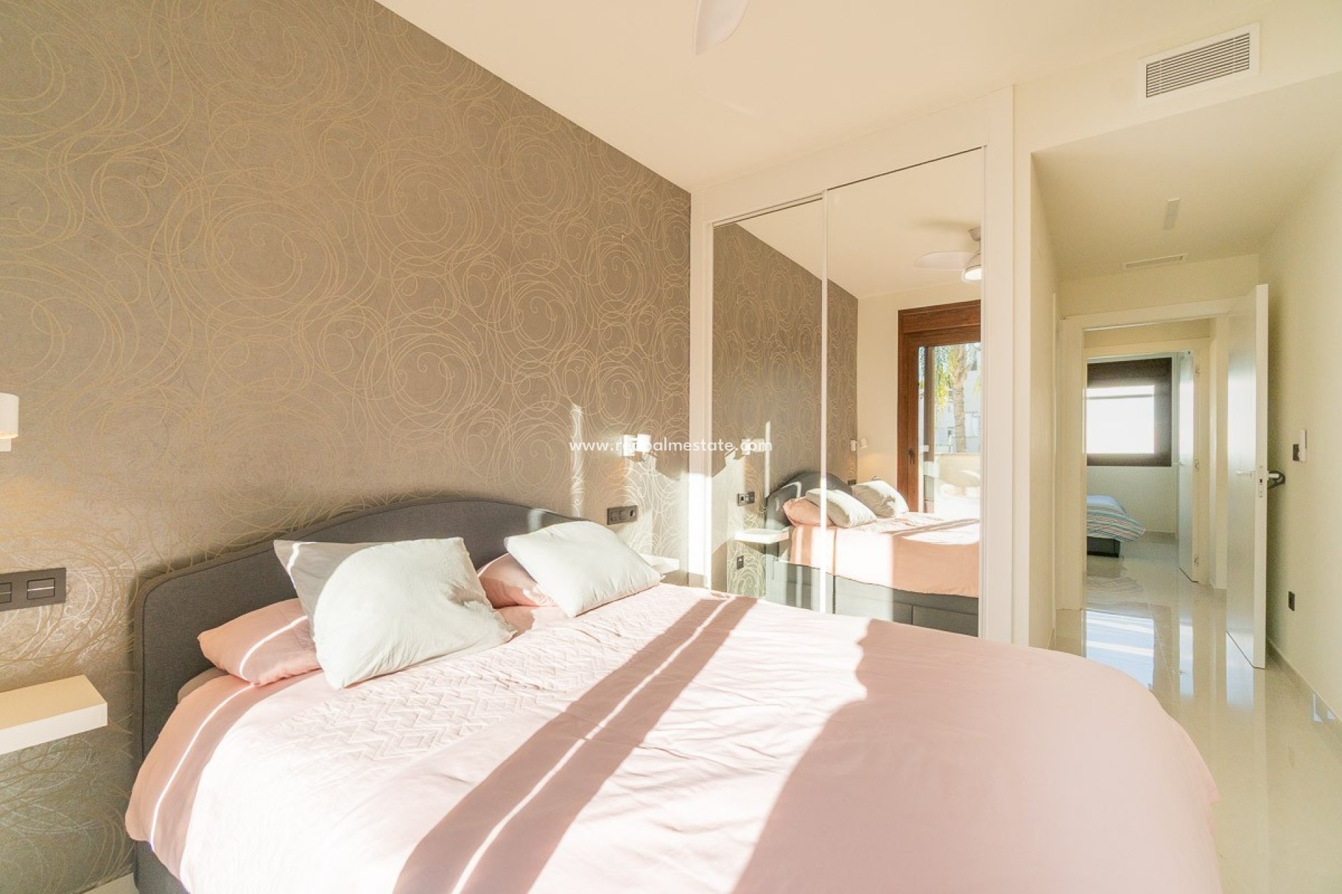 Resale - Apartment -
Orihuela Costa