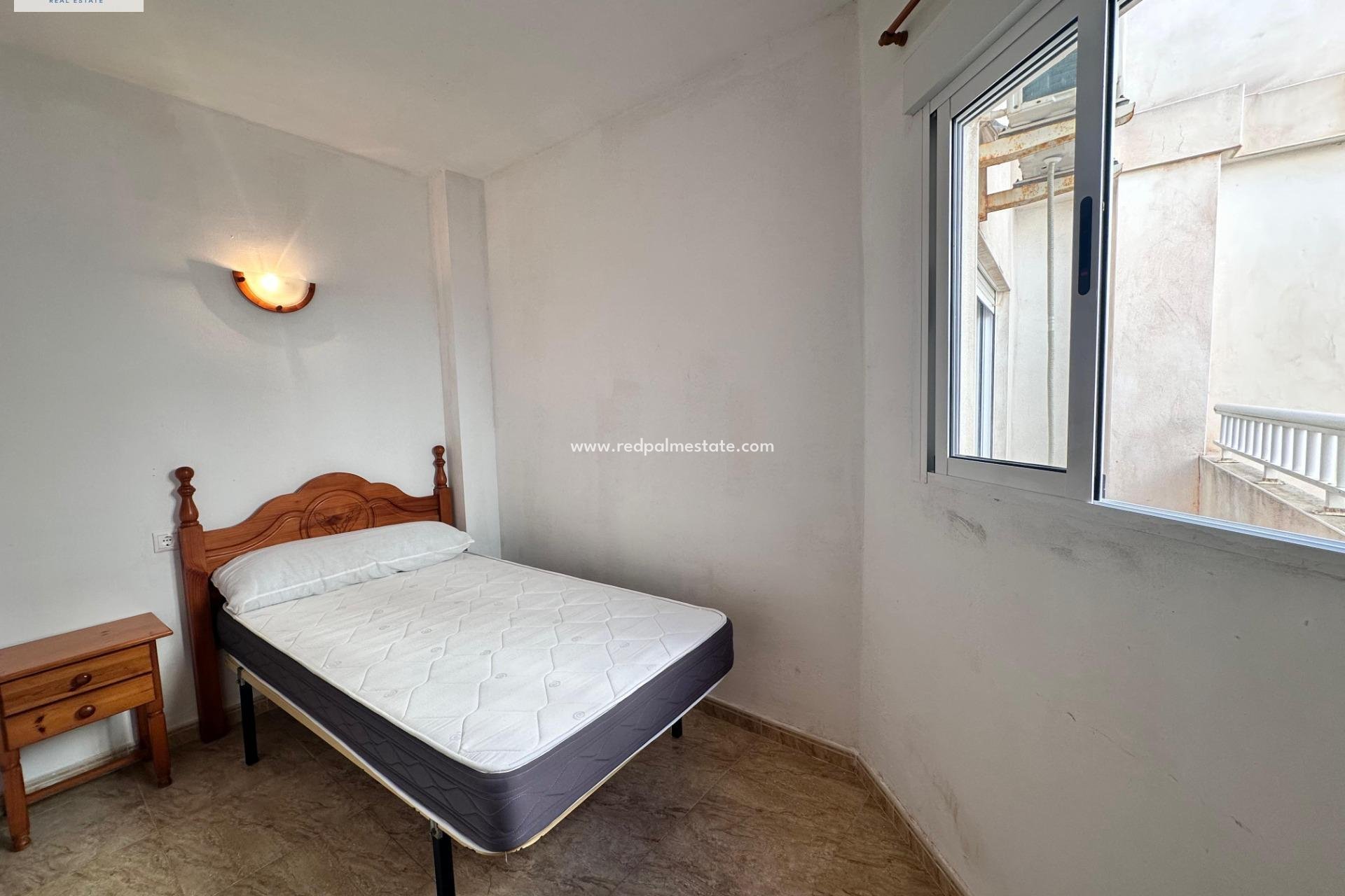 Resale - Apartment Penthouse -
Guardamar del Segura - Pueblo