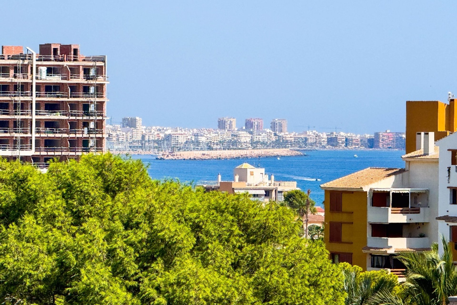 Resale - Apartment -
Punta Prima