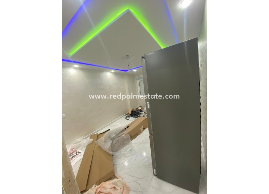 Resale - Apartment -
Santa Pola - Playa Levante