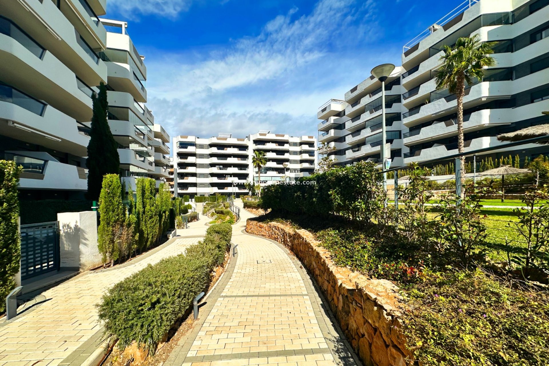 Resale - Apartment -
Santa Pola