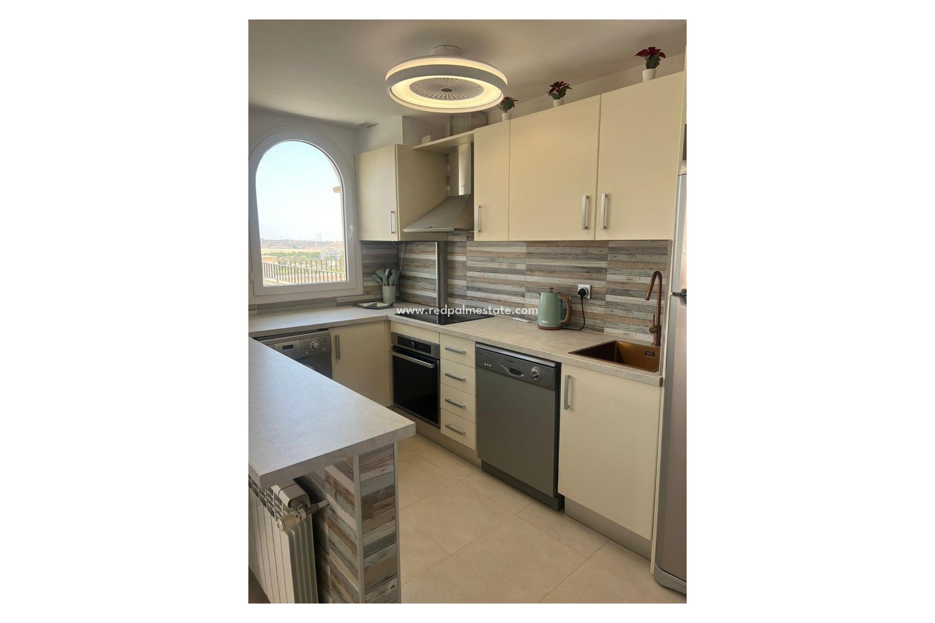 Resale - Apartment -
Sucina