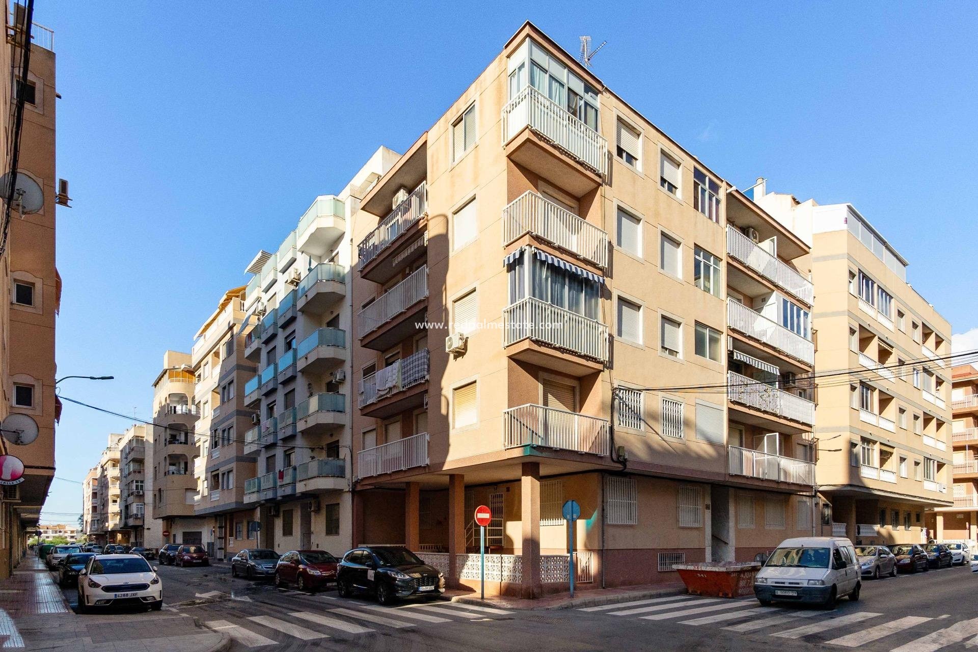 Resale - Apartment -
Torrevieja - Acequión