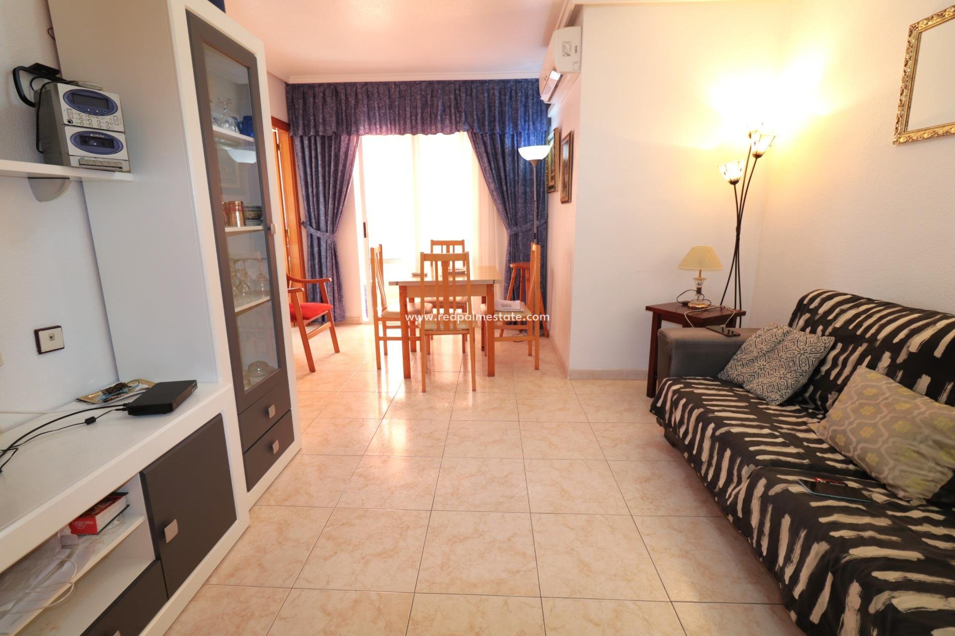 Resale - Apartment -
Torrevieja - Acequión