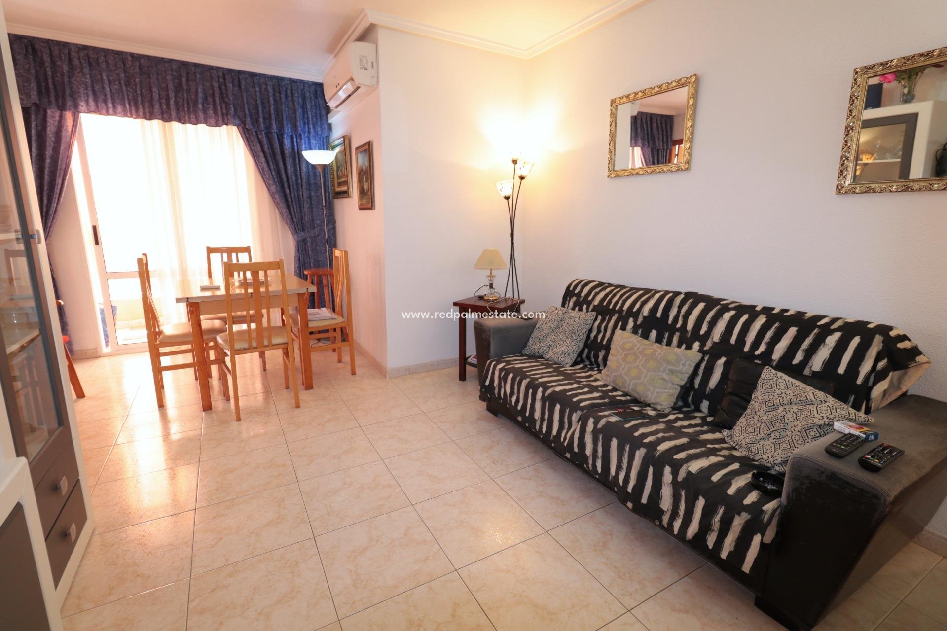 Resale - Apartment -
Torrevieja - Acequión