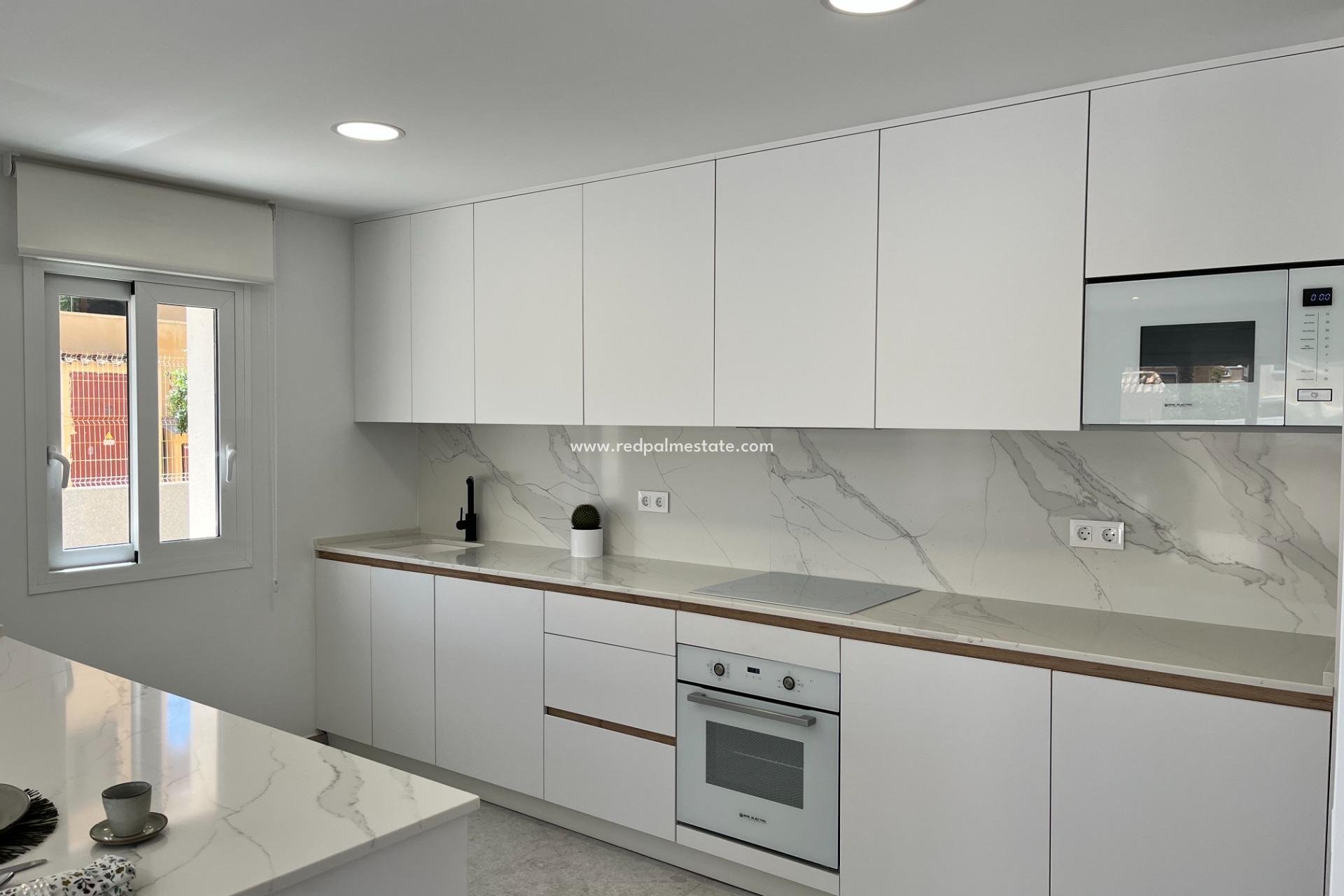 Resale - Apartment -
Torrevieja - Aguas Nueva