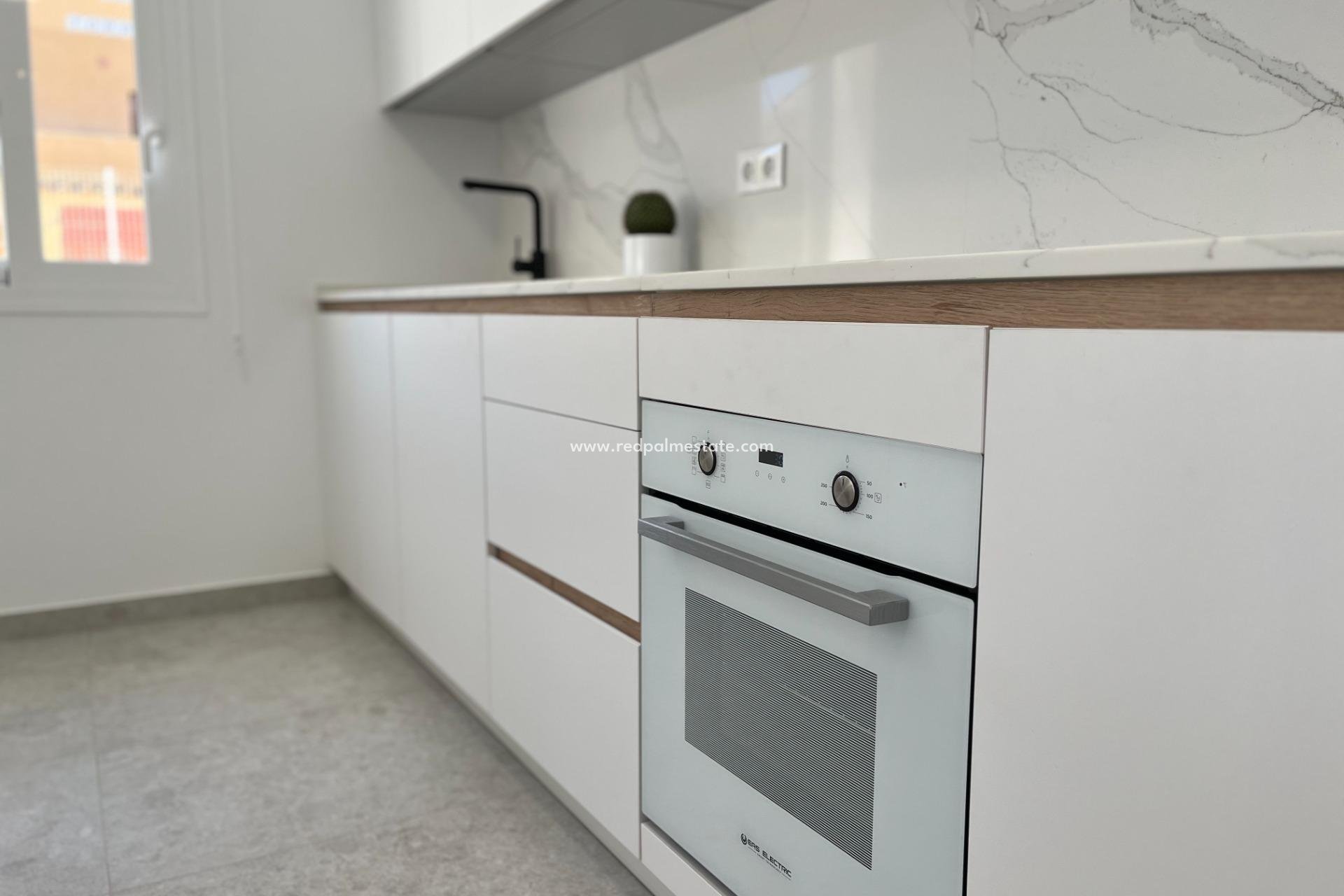 Resale - Apartment -
Torrevieja - Aguas Nueva