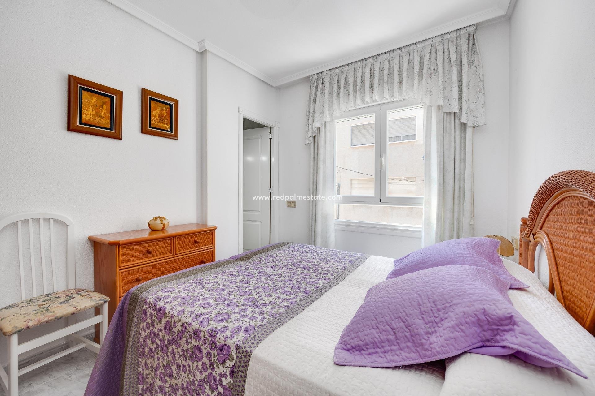 Resale - Apartment -
Torrevieja - Antonio Machado