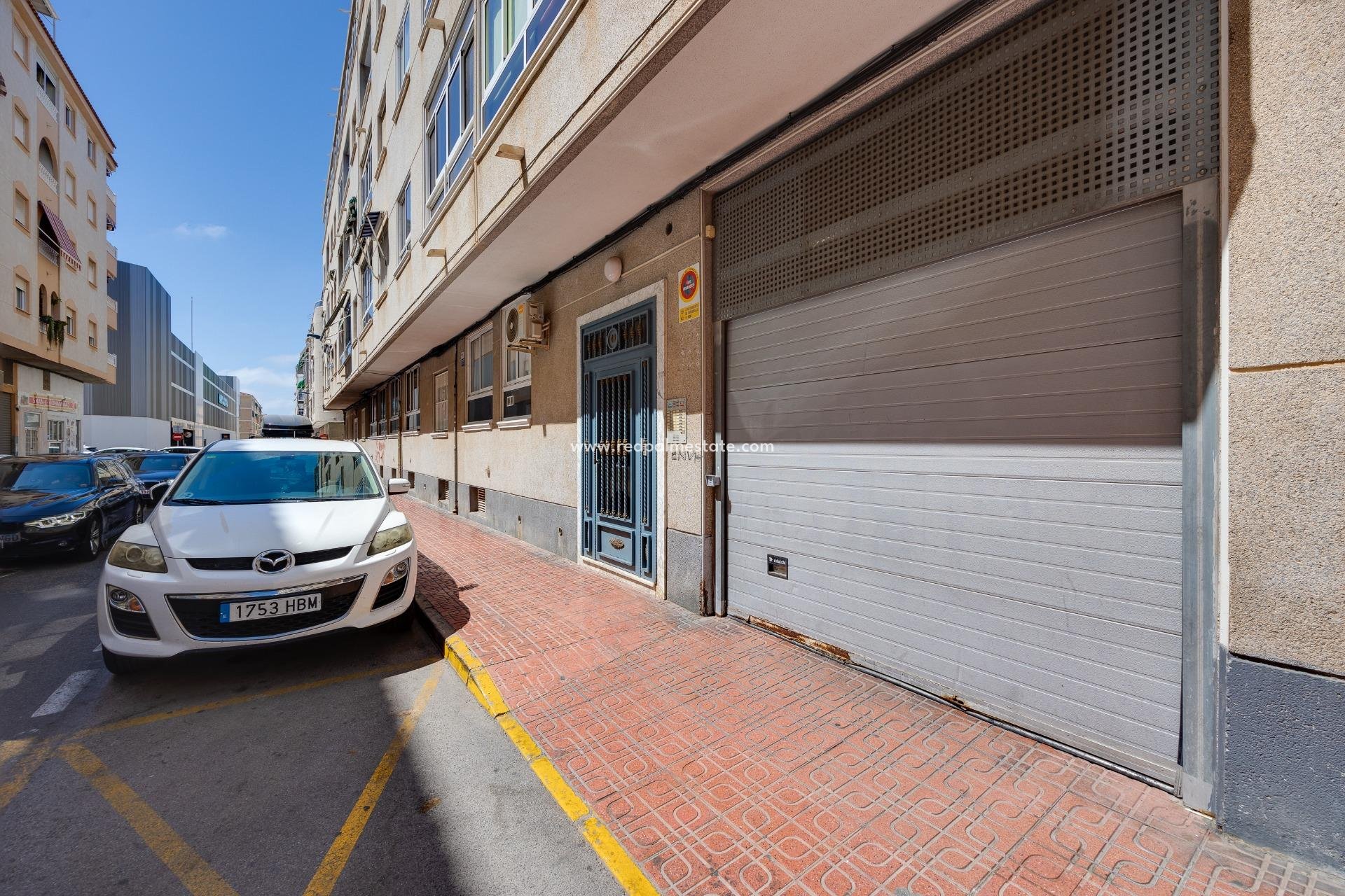 Resale - Apartment -
Torrevieja - Antonio Machado
