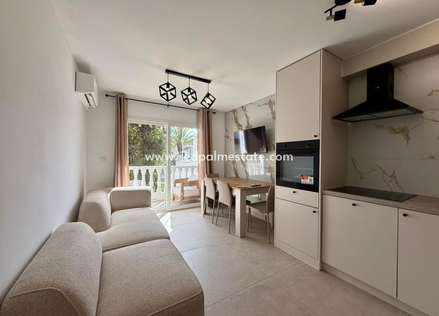 Resale - Apartment -
Torrevieja - Calas blanca