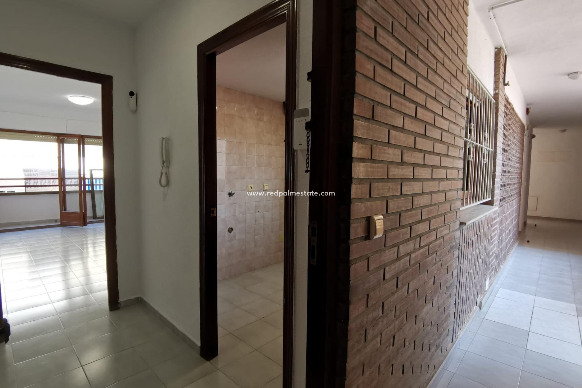 Resale - Apartment -
Torrevieja - Center