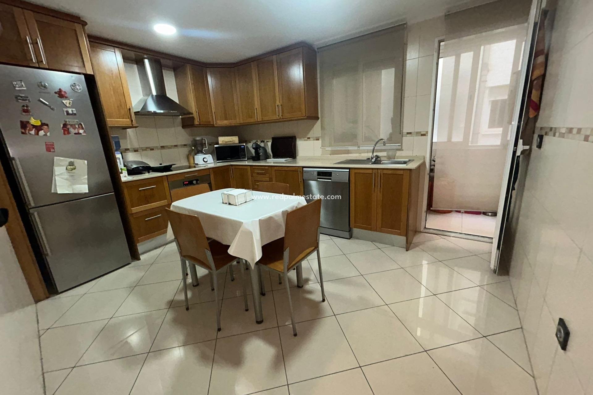 Resale - Apartment -
Torrevieja - Center