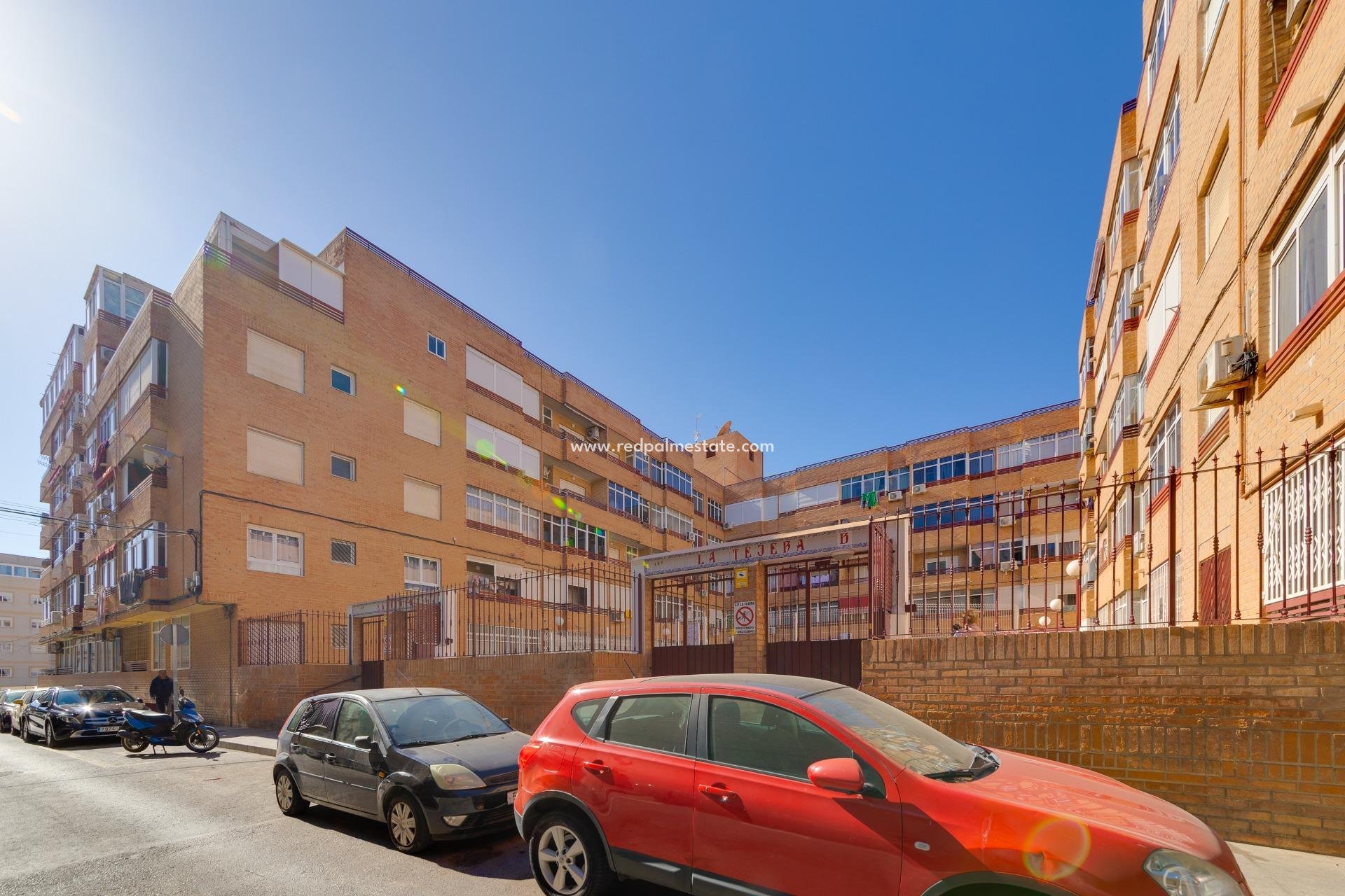 Resale - Apartment -
Torrevieja - Center