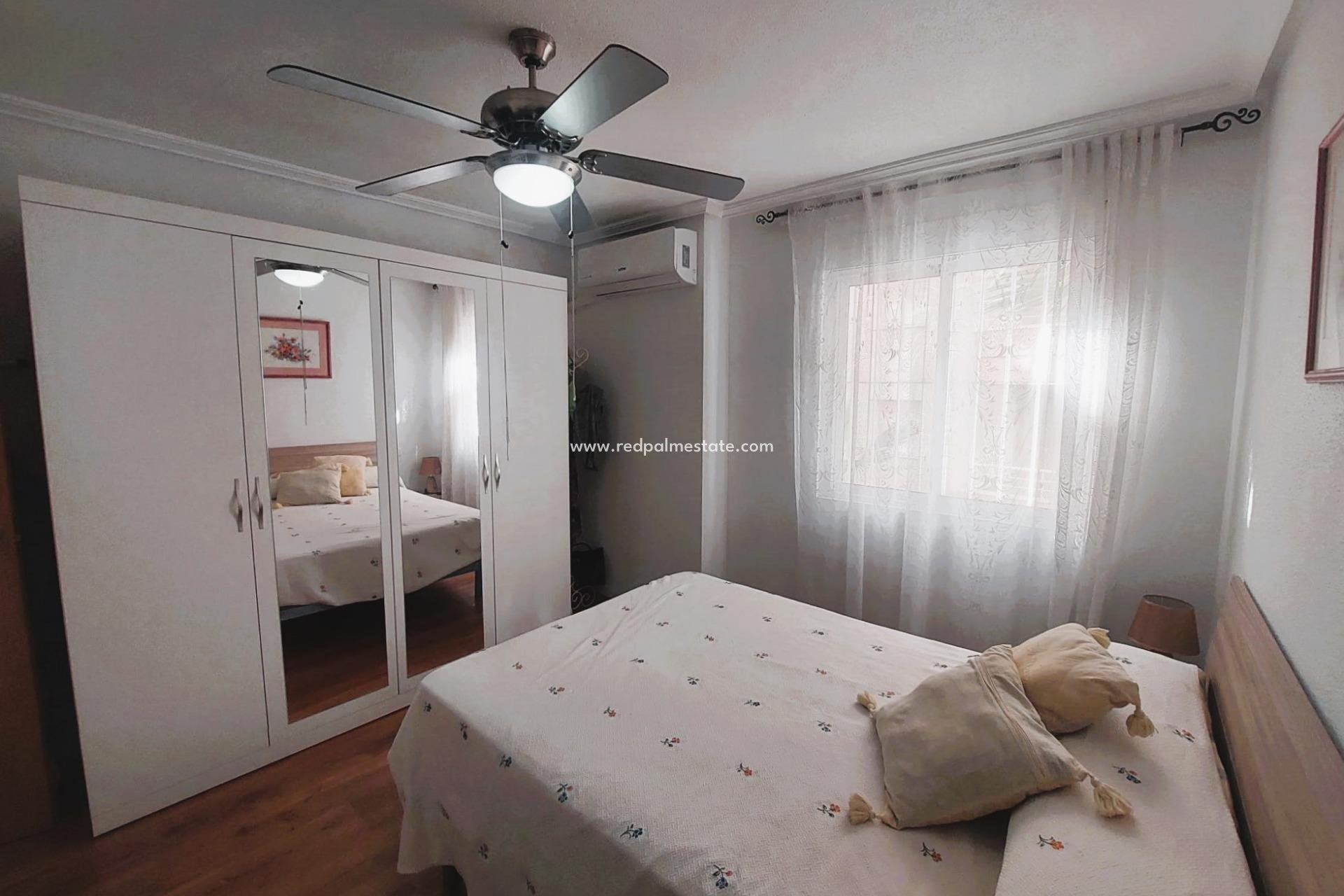 Resale - Apartment -
Torrevieja - Center