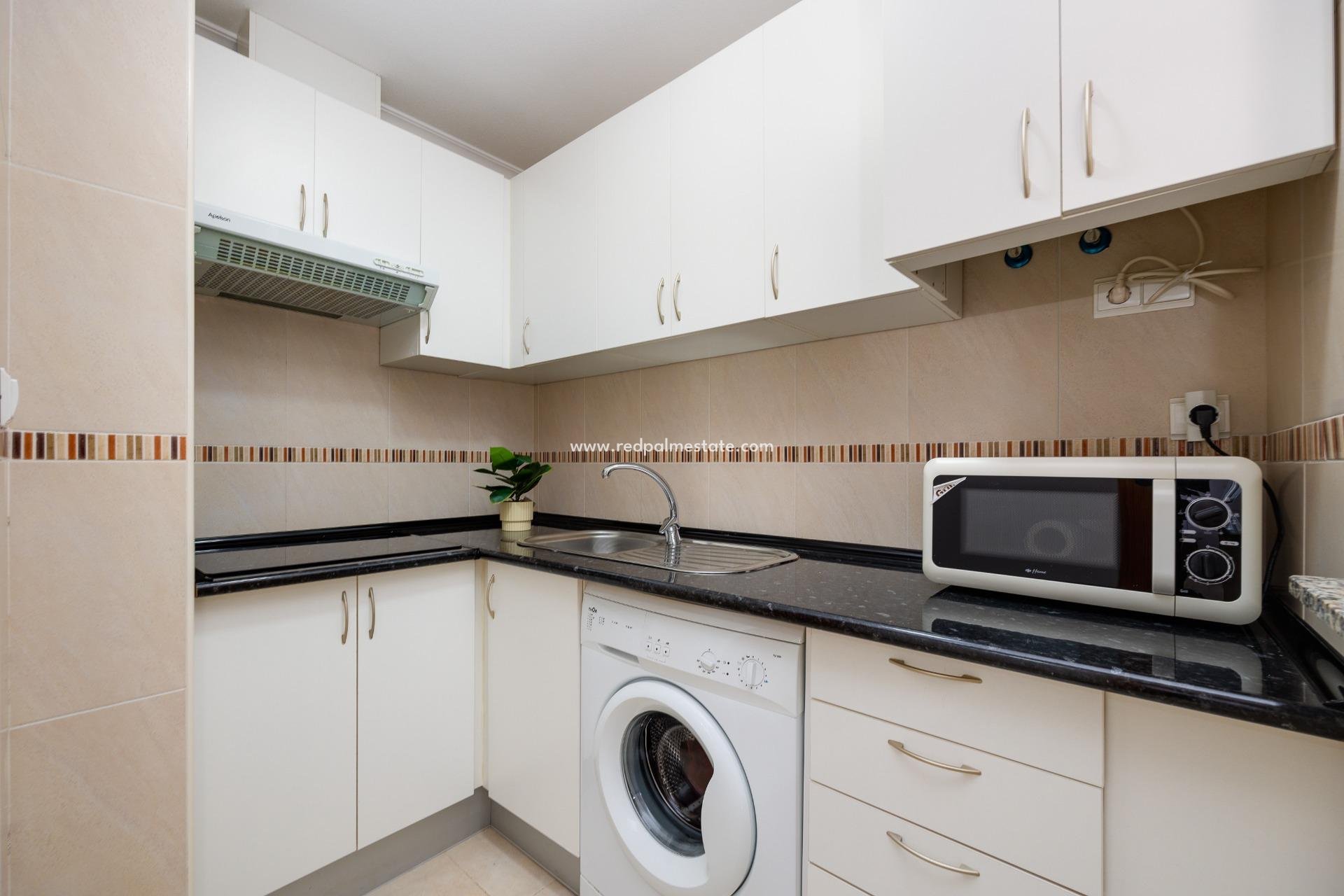 Resale - Apartment -
Torrevieja - Centro Torrevieja