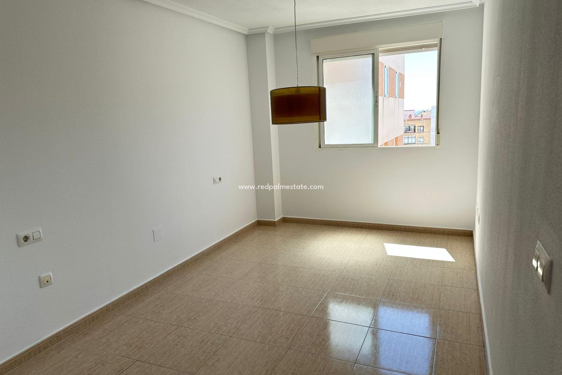 Resale - Apartment -
Torrevieja - Centro Torrevieja