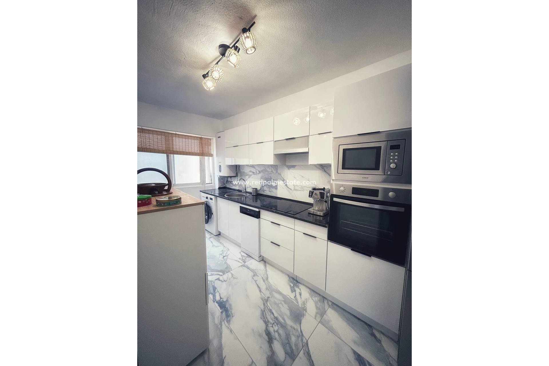 Resale - Apartment -
Torrevieja - Centro Torrevieja