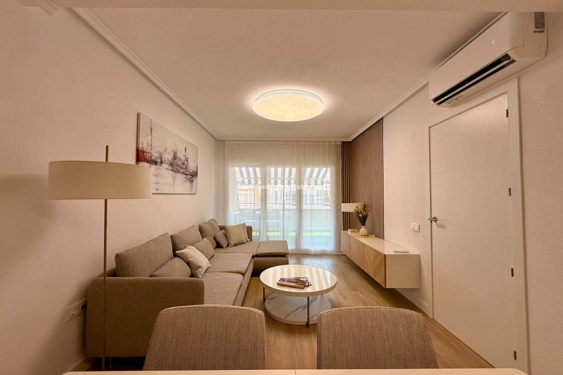 Resale - Apartment -
Torrevieja - Centro Torrevieja