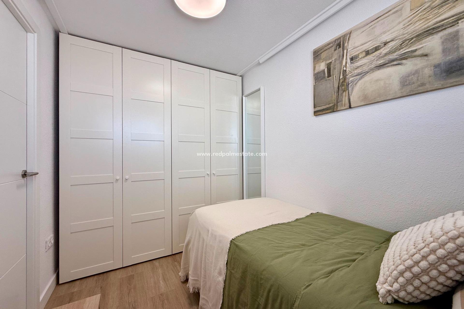 Resale - Apartment -
Torrevieja - Centro Torrevieja