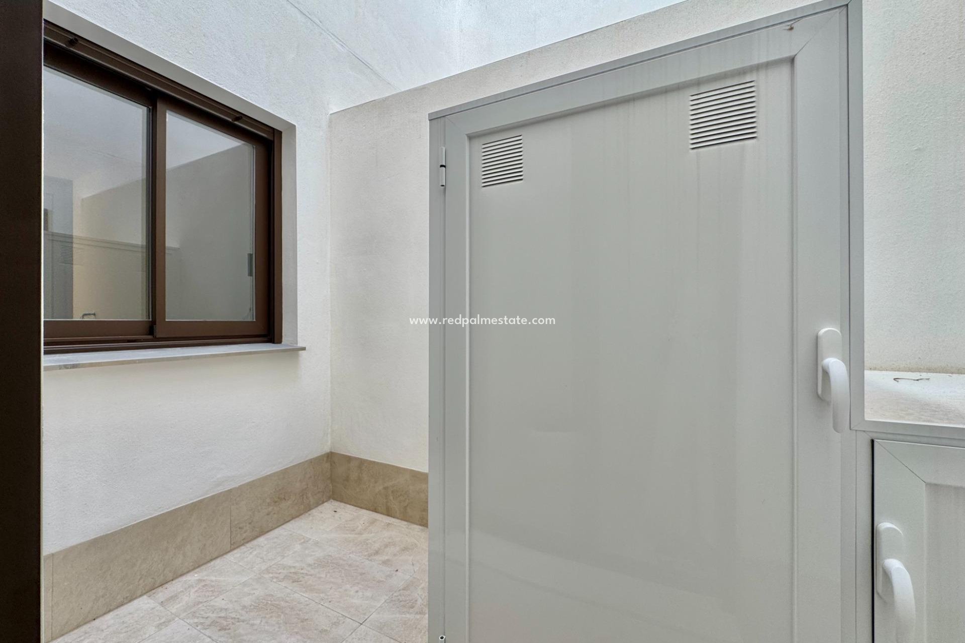 Resale - Apartment -
Torrevieja - Centro Torrevieja
