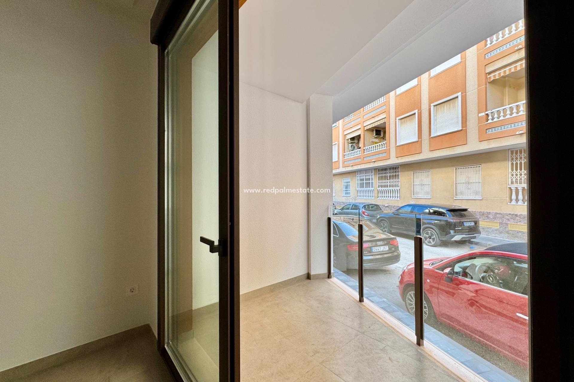 Resale - Apartment -
Torrevieja - Centro Torrevieja