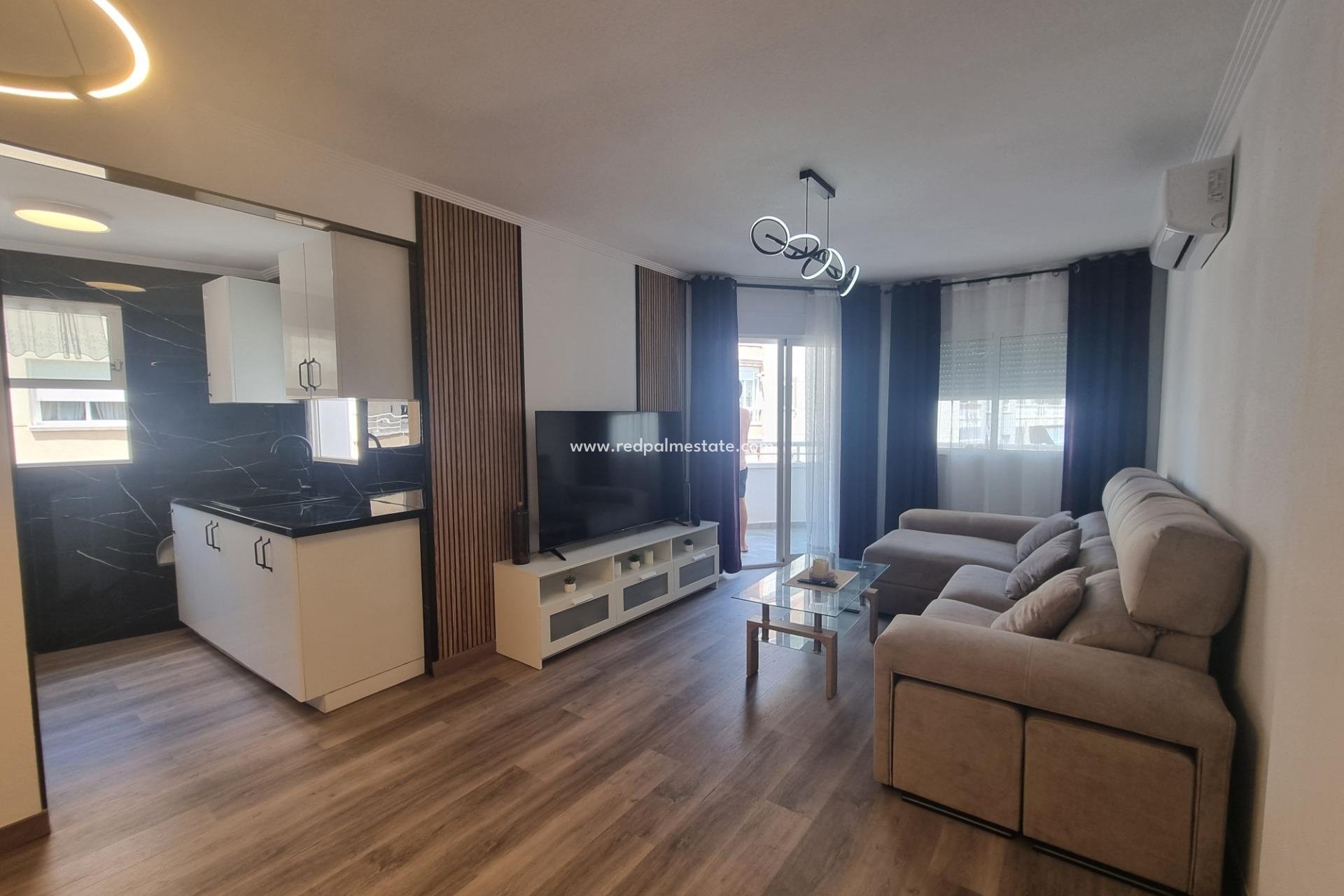 Resale - Apartment -
Torrevieja - Centro Torrevieja