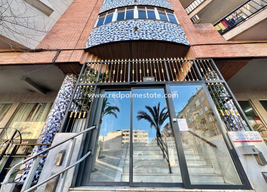 Resale - Apartment -
Torrevieja - Centro Torrevieja
