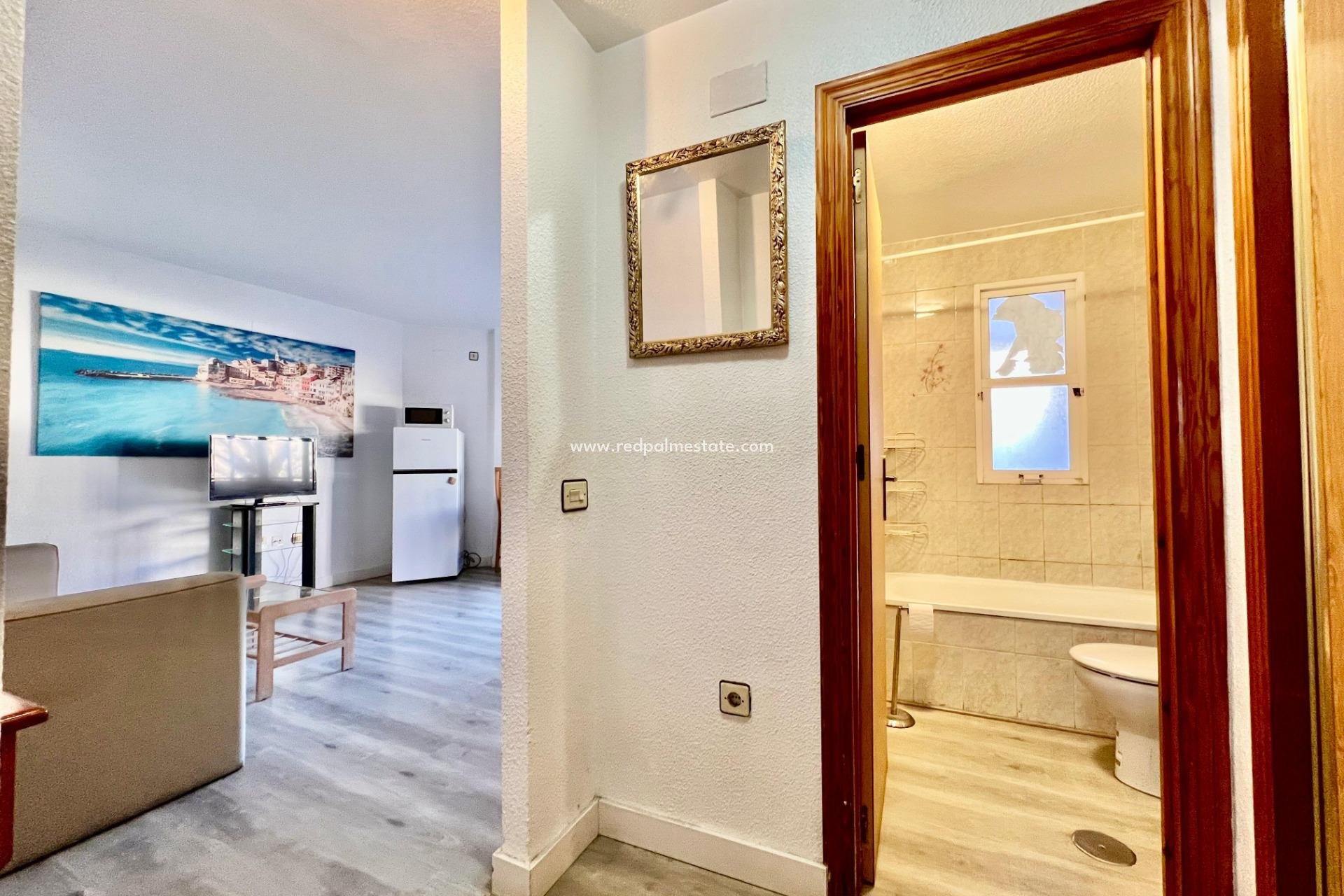 Resale - Apartment -
Torrevieja - Centro Torrevieja