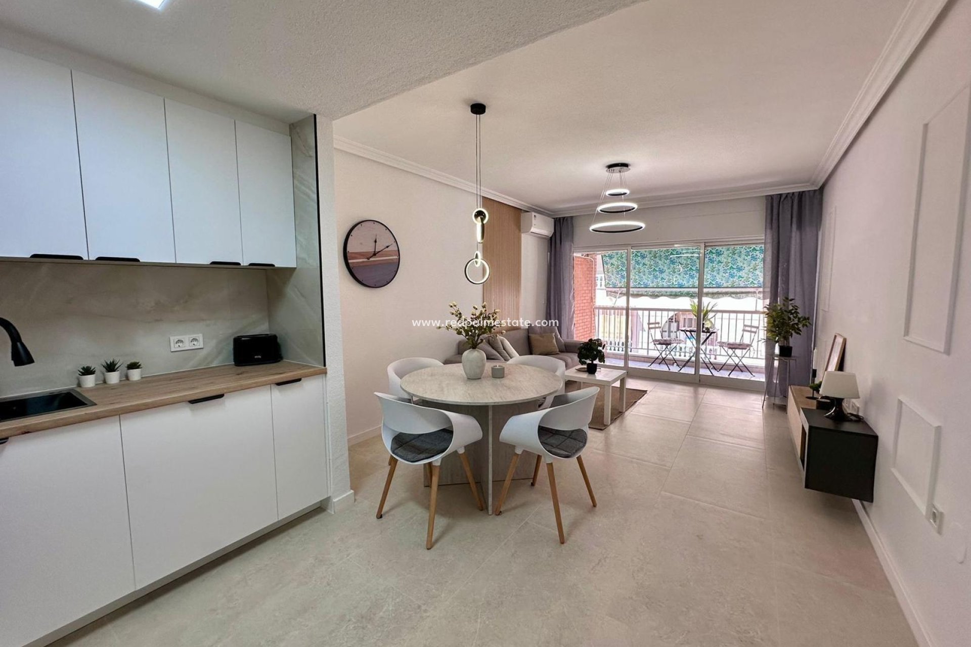 Resale - Apartment -
Torrevieja - Centro Torrevieja