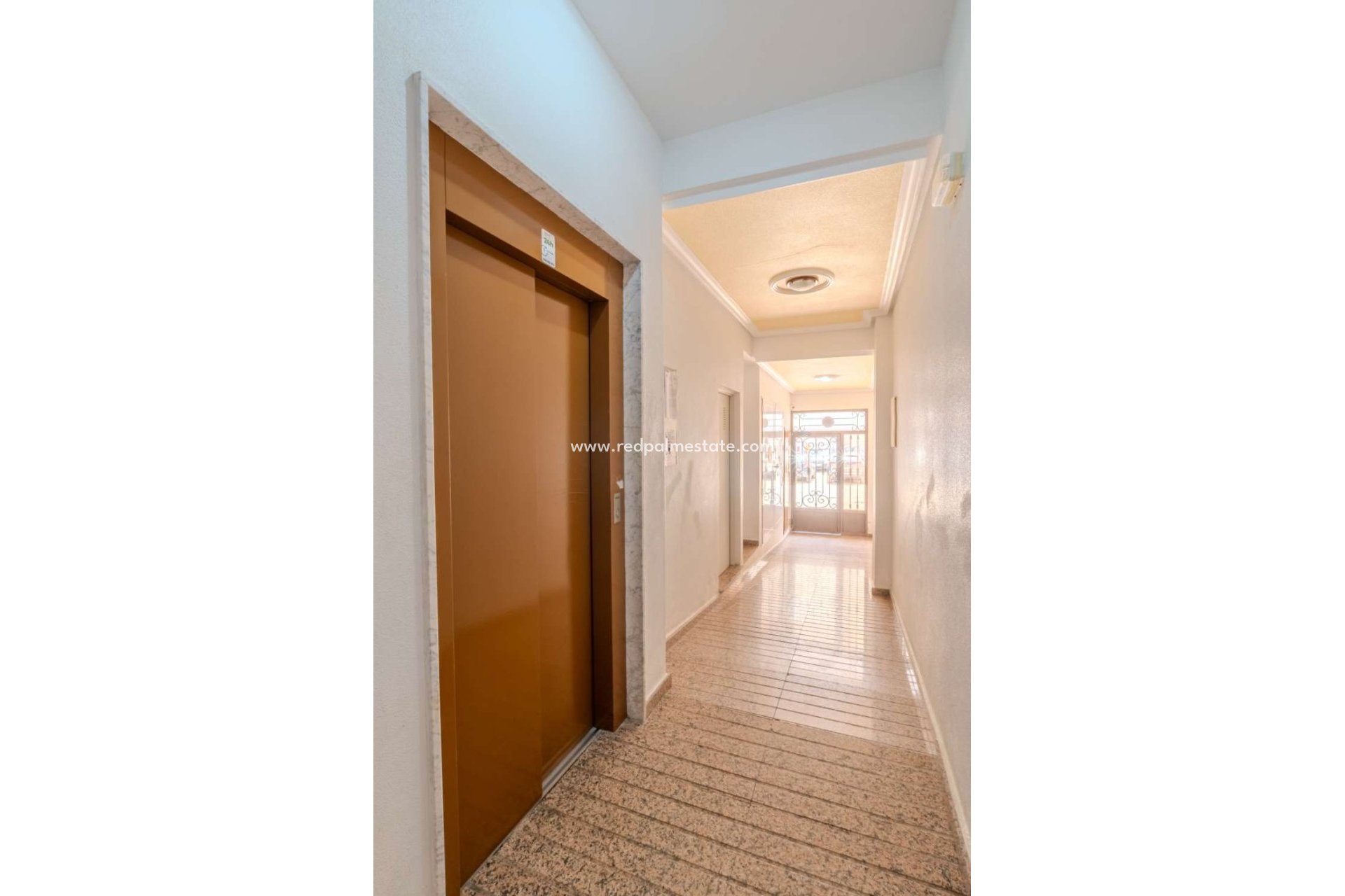 Resale - Apartment -
Torrevieja - Centro Torrevieja