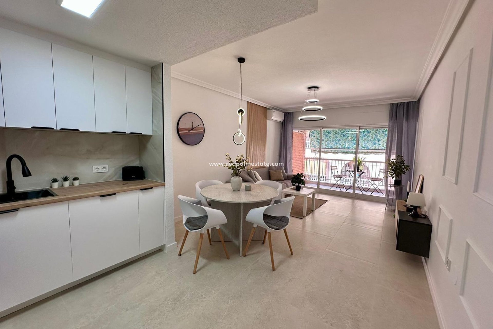 Resale - Apartment -
Torrevieja - Centro Torrevieja