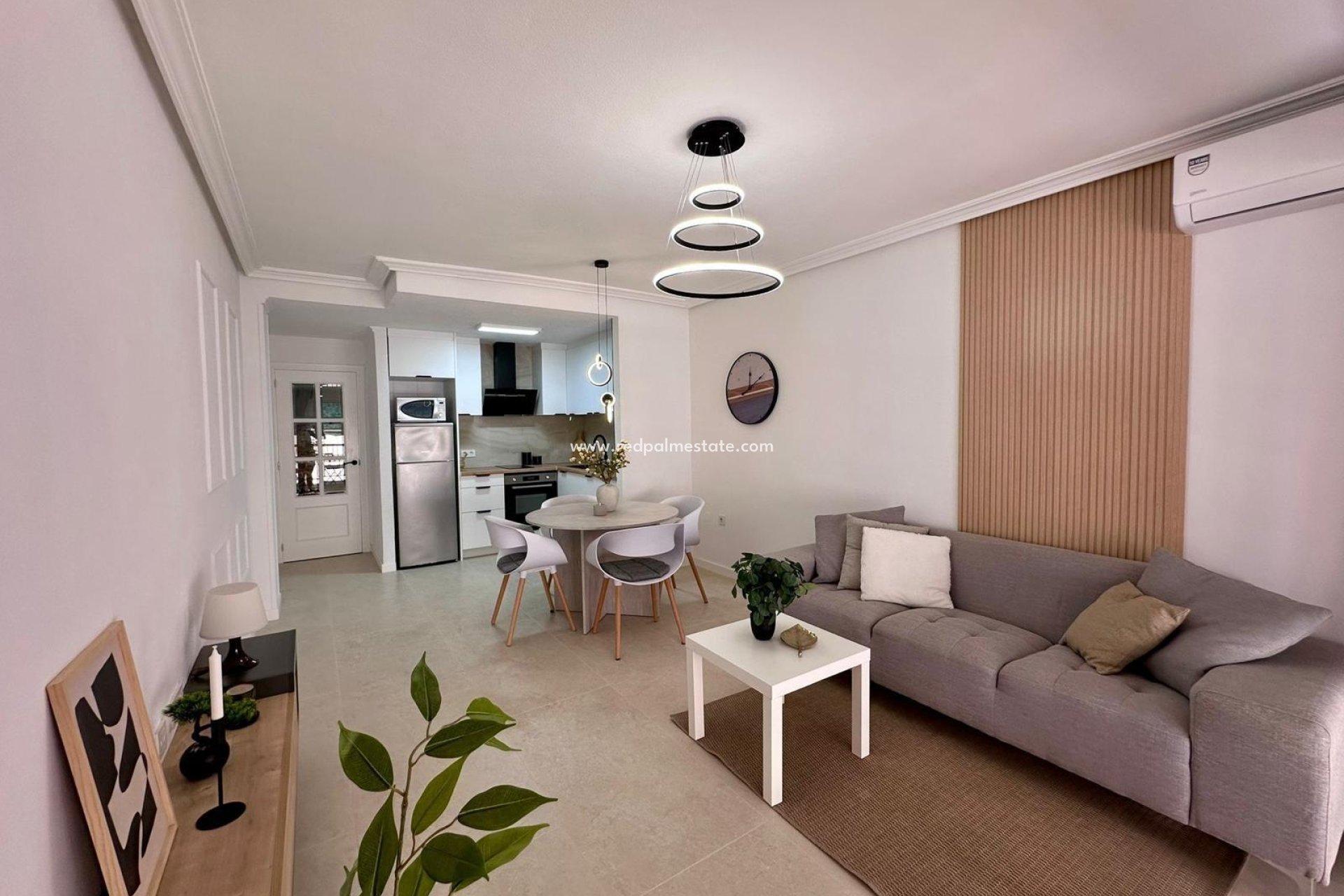 Resale - Apartment -
Torrevieja - Centro Torrevieja