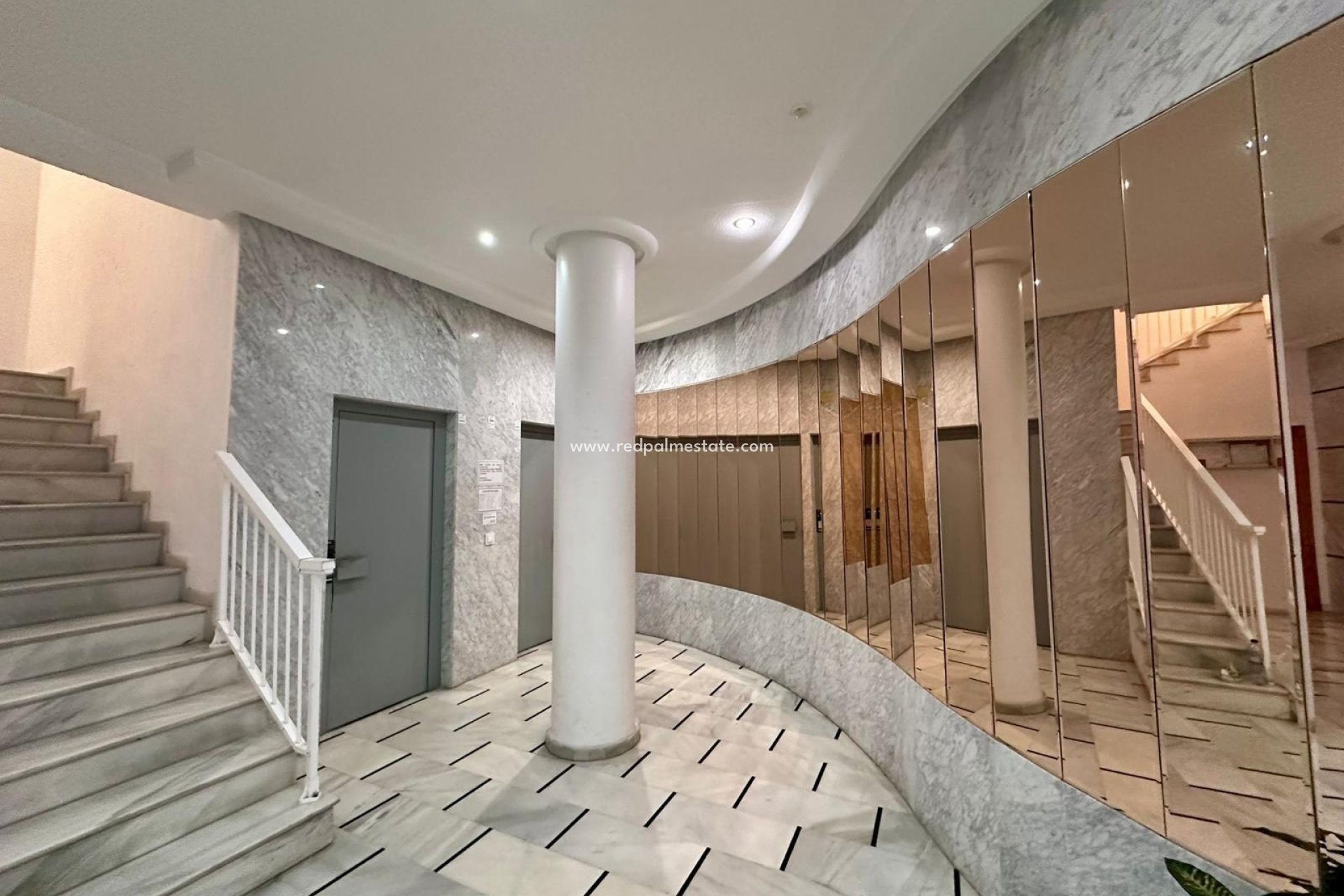 Resale - Apartment -
Torrevieja - Centro Torrevieja