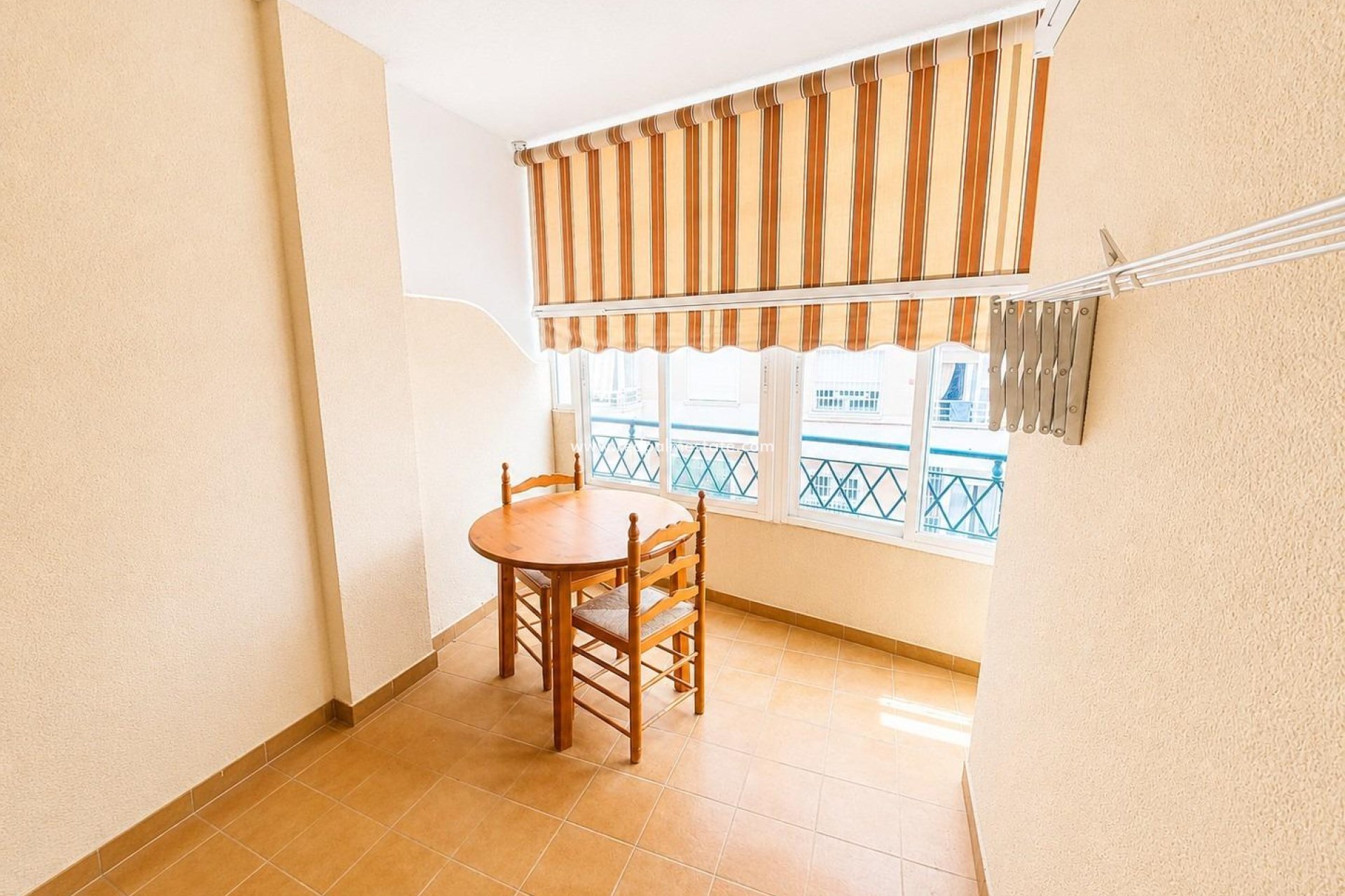 Resale - Apartment -
Torrevieja - Centro Torrevieja
