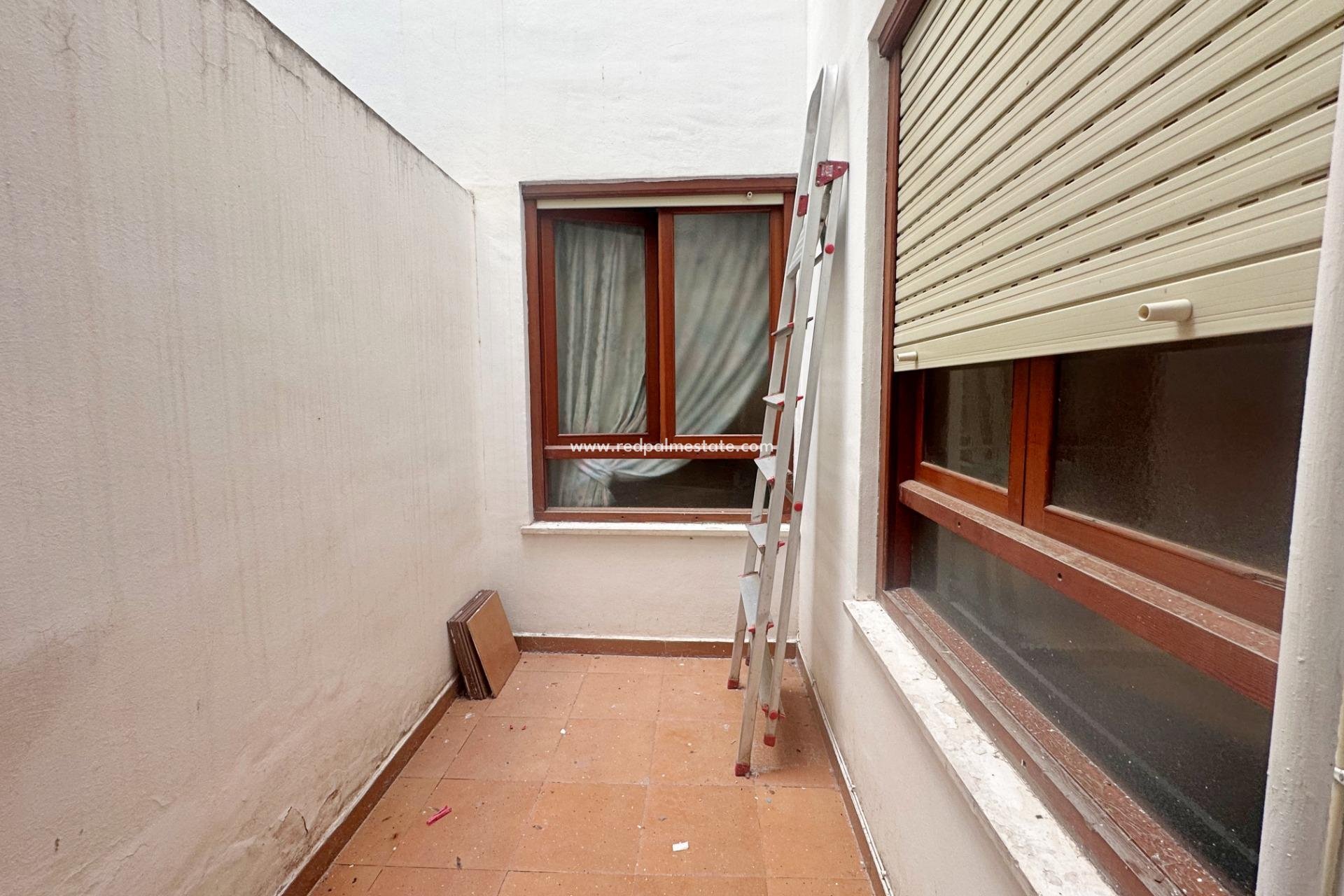 Resale - Apartment -
Torrevieja - Centro Torrevieja