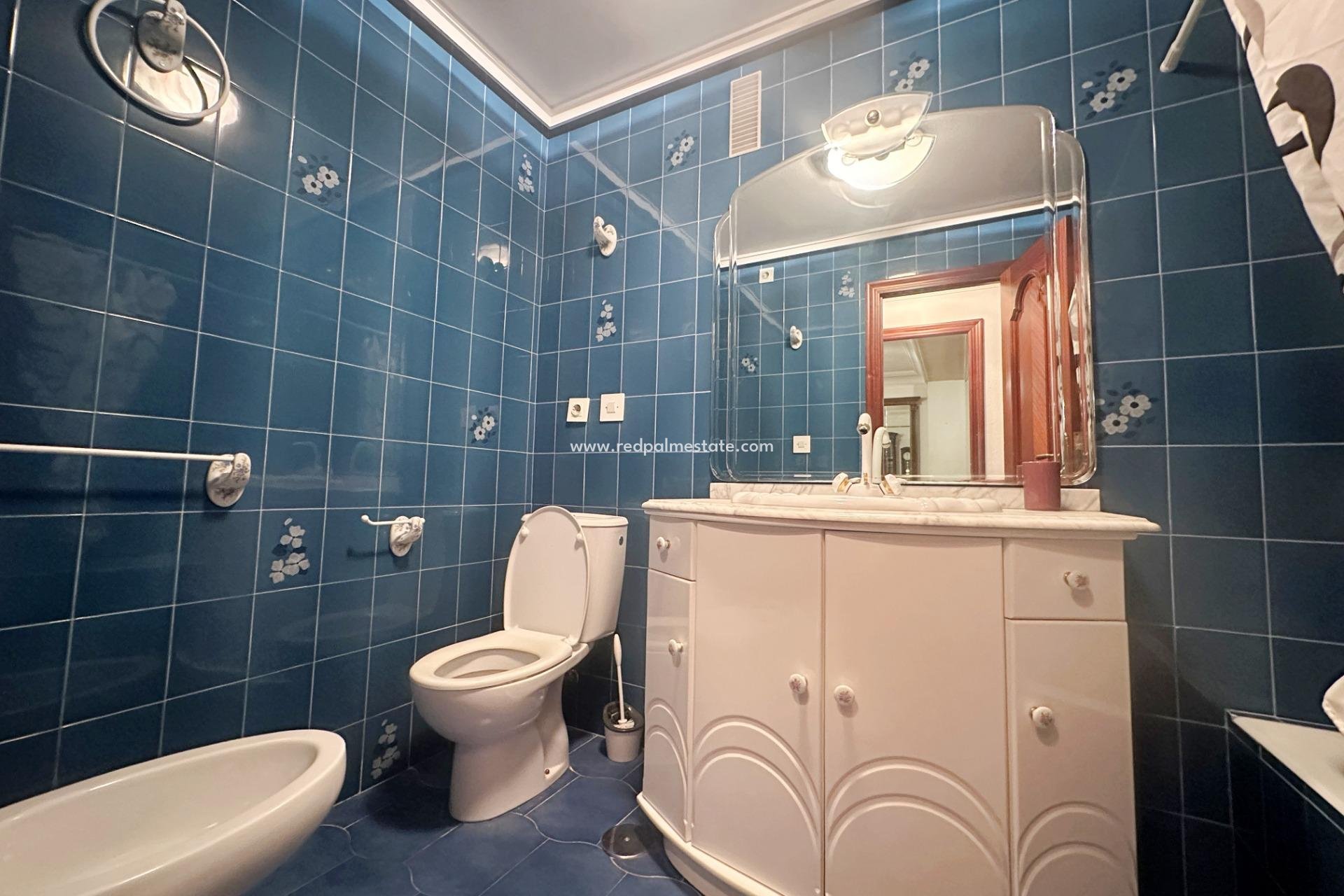 Resale - Apartment -
Torrevieja - Centro Torrevieja