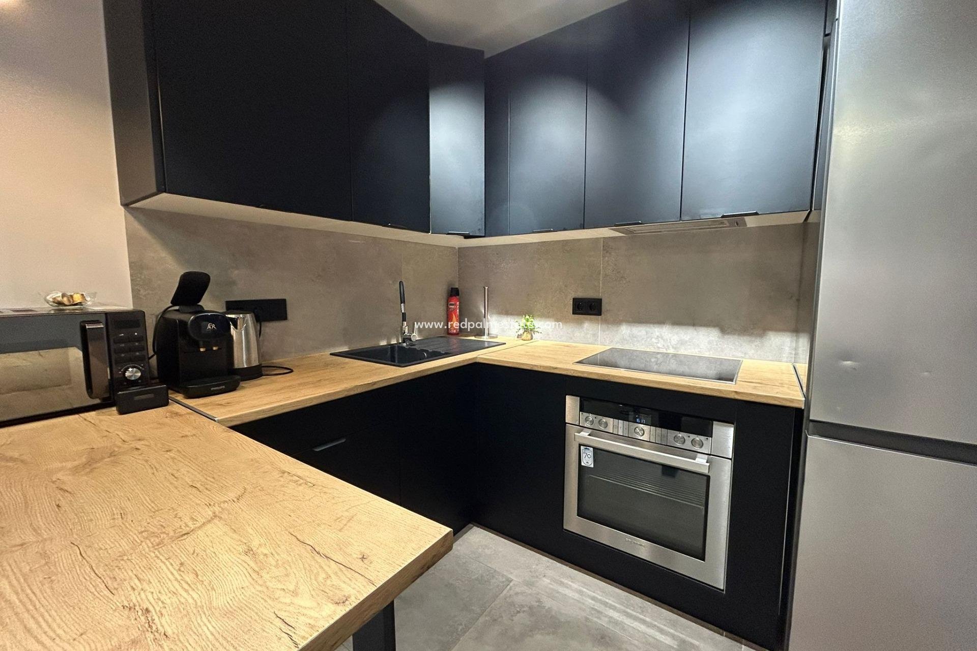 Resale - Apartment -
Torrevieja - Centro Torrevieja