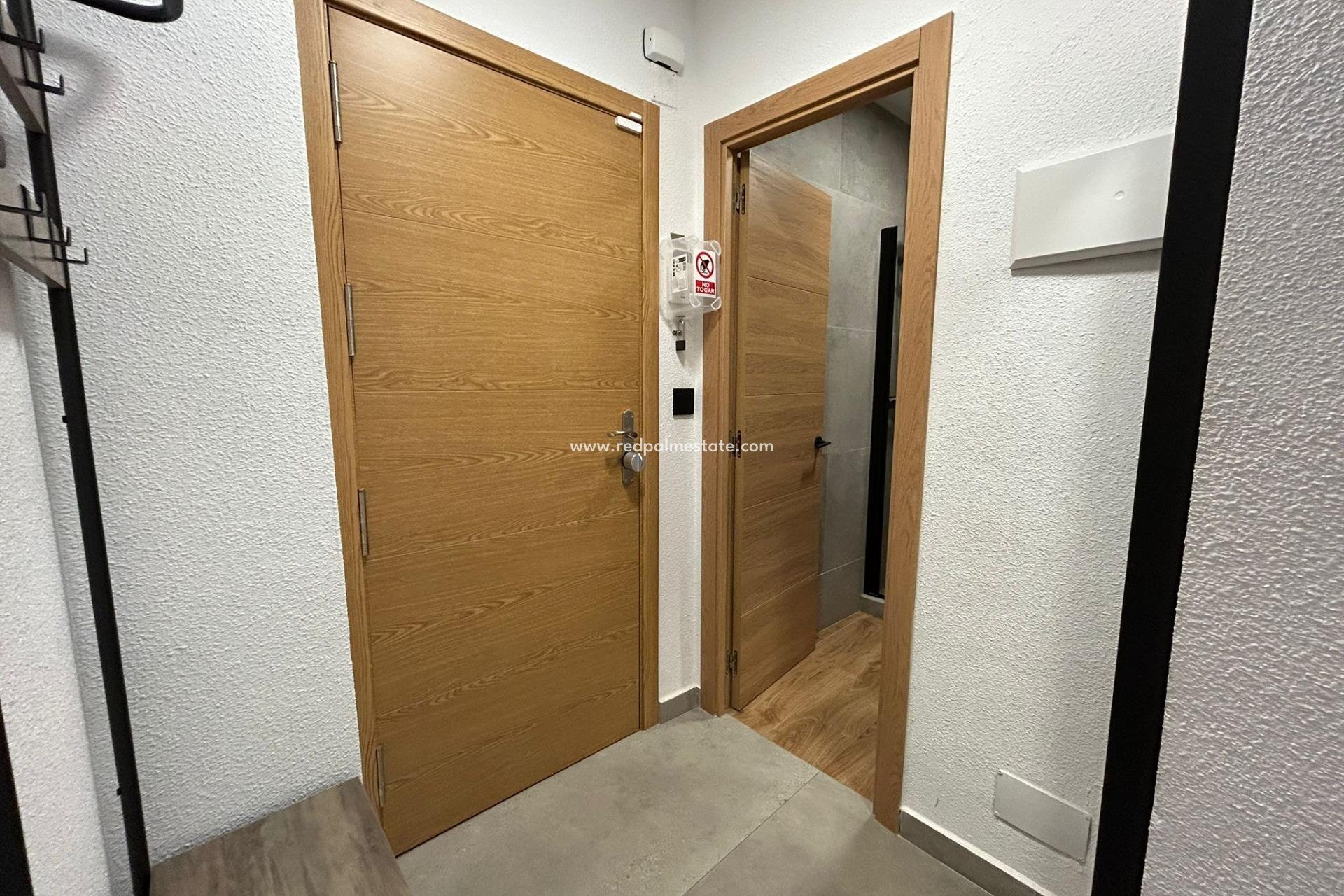 Resale - Apartment -
Torrevieja - Centro Torrevieja