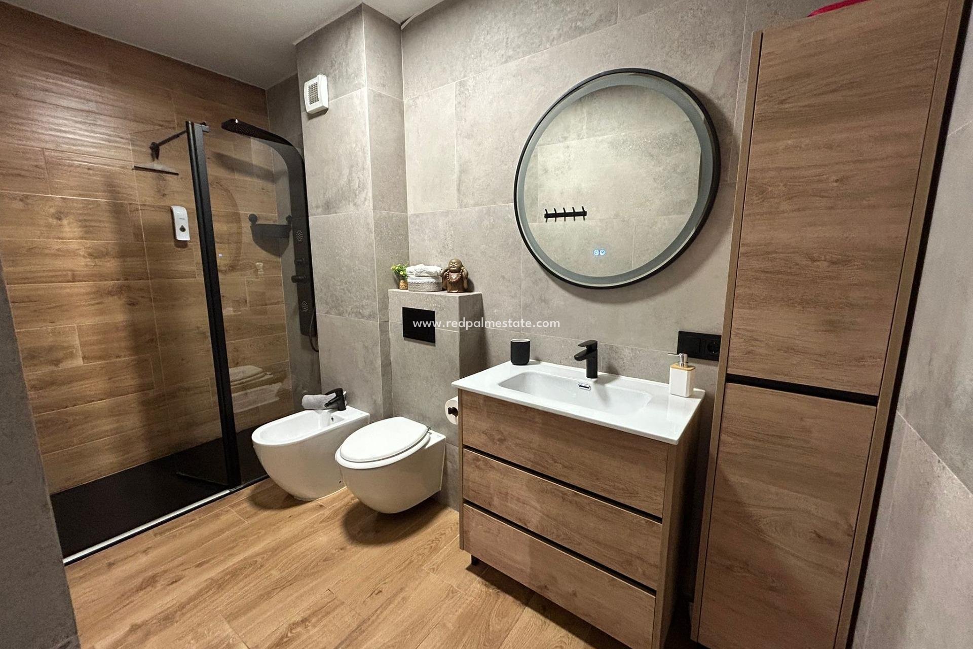 Resale - Apartment -
Torrevieja - Centro Torrevieja